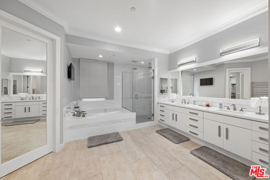 Los Angeles, California, 90094, United States, 3 Bedrooms Bedrooms, ,4 BathroomsBathrooms,Residential,For Sale,1947041