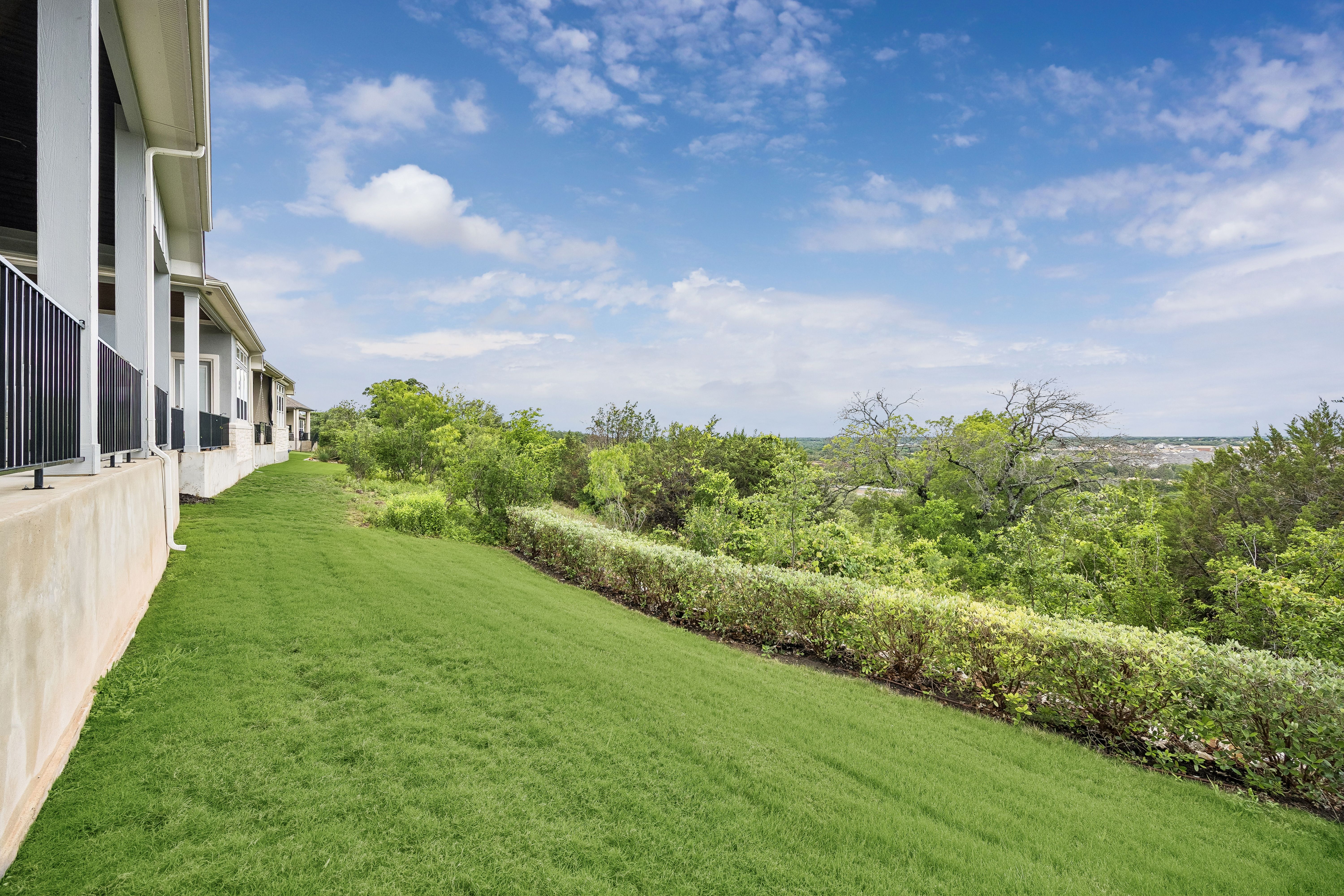  Hill Country Views Meet Modern Luxury in Gated Santa Rita Ranch - 物件實景