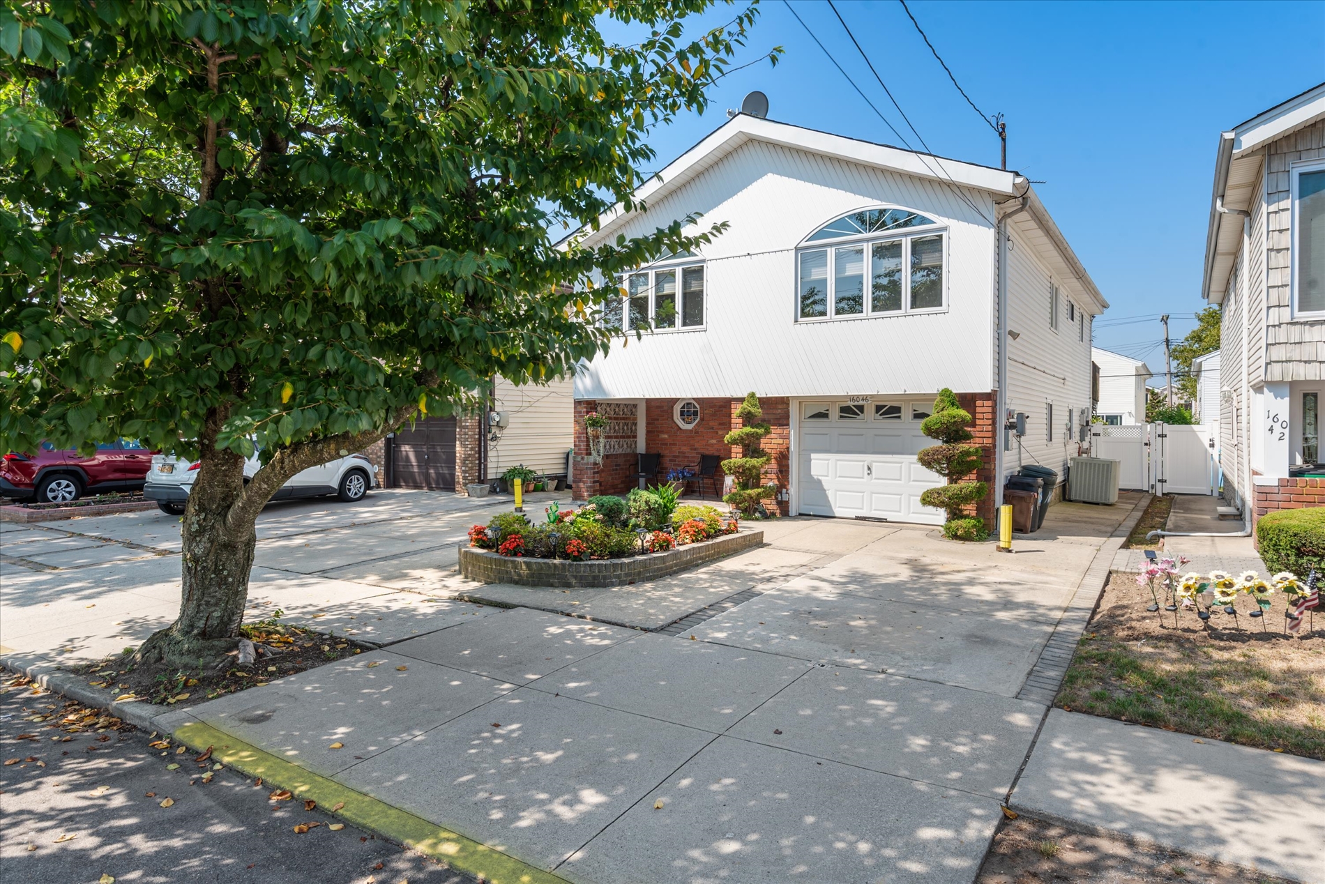 Howard Beach, New York, 11414, United States, 4 Bedrooms Bedrooms, ,2 BathroomsBathrooms,Residential,For Sale,1916184
