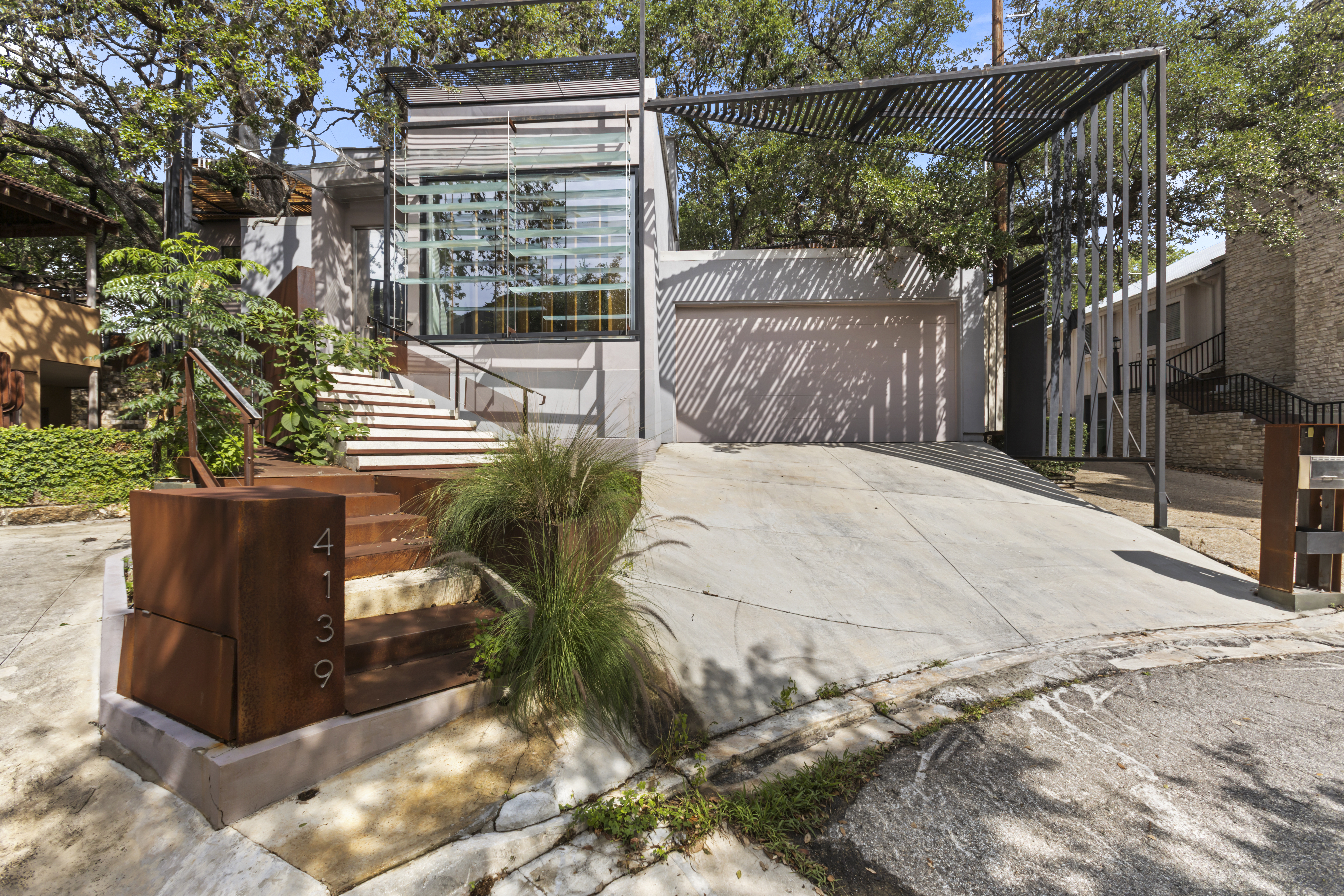 Architectural Masterpiece in Oak Hills - 物件實景