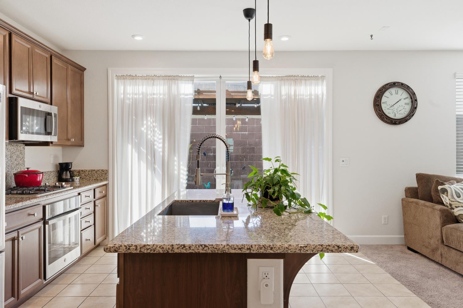 Rocklin, California, 95677, United States, 4 Bedrooms Bedrooms, ,3 BathroomsBathrooms,Residential,For Sale,1993589