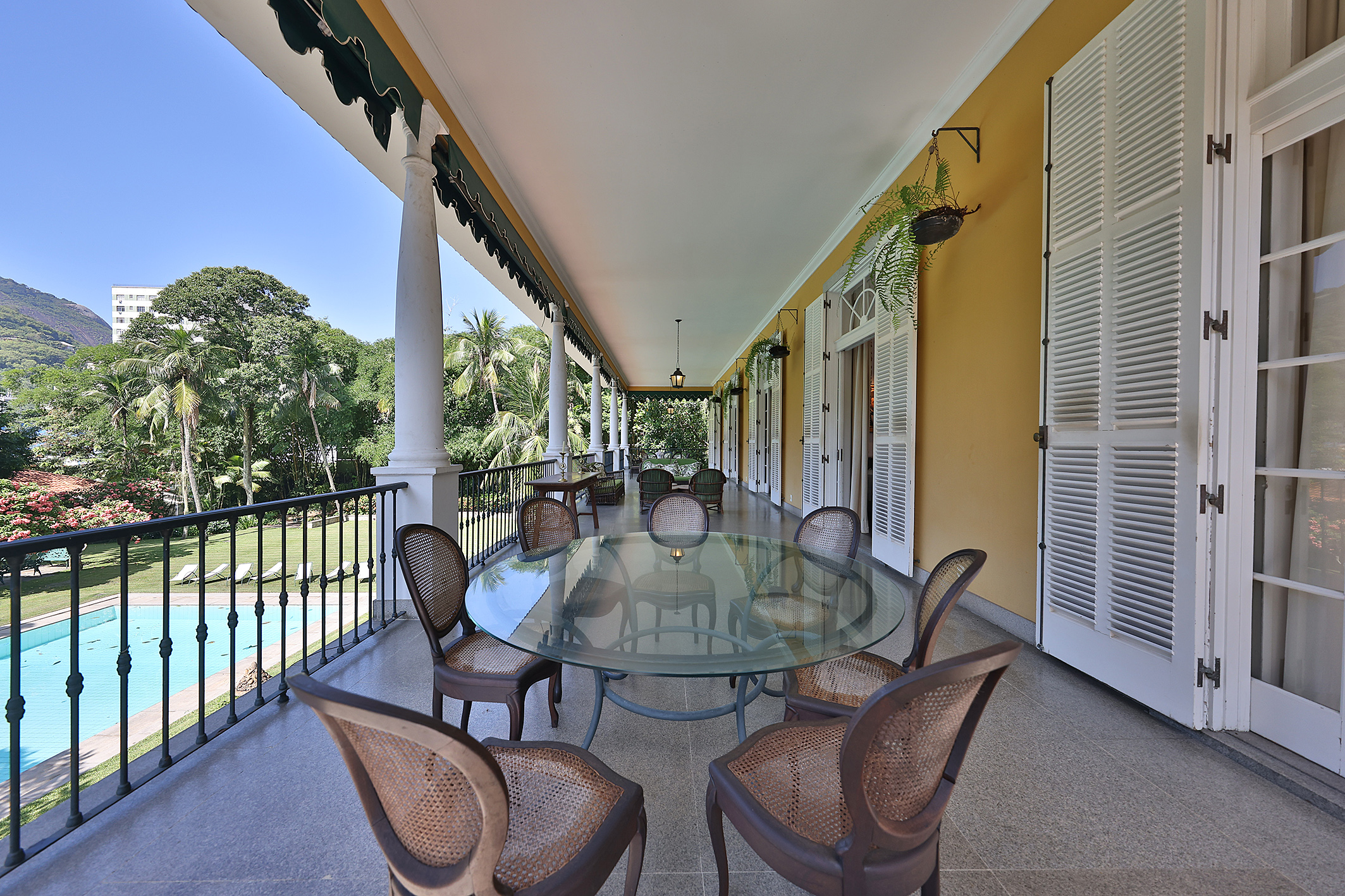  Estate surrounded by greenery with expansive grounds and amenities - 物件實景