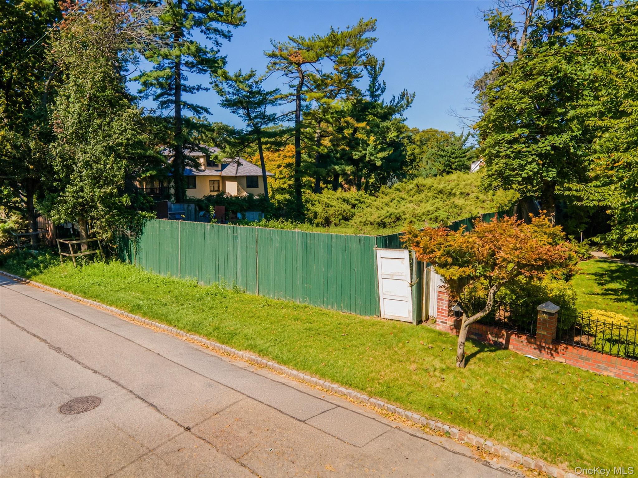  240-17 Poplar Street, Little Neck, NY, 11363 - 物件實景