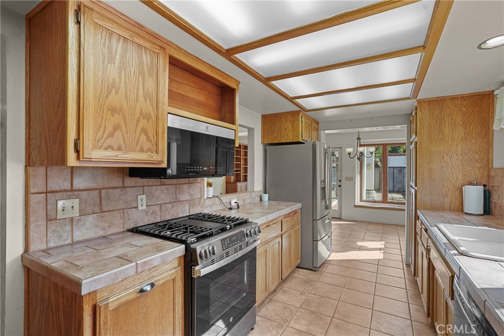 Santa Maria, California, 93454, United States, 5 Bedrooms Bedrooms, ,3 BathroomsBathrooms,Residential,For Sale,2032252