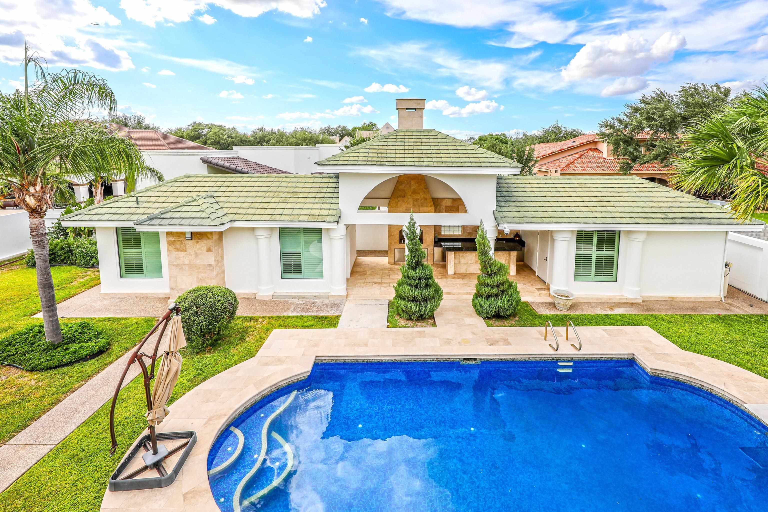 Laredo, Texas, 78041, United States, 4 Bedrooms Bedrooms, ,6 BathroomsBathrooms,Residential,For Sale,1989107