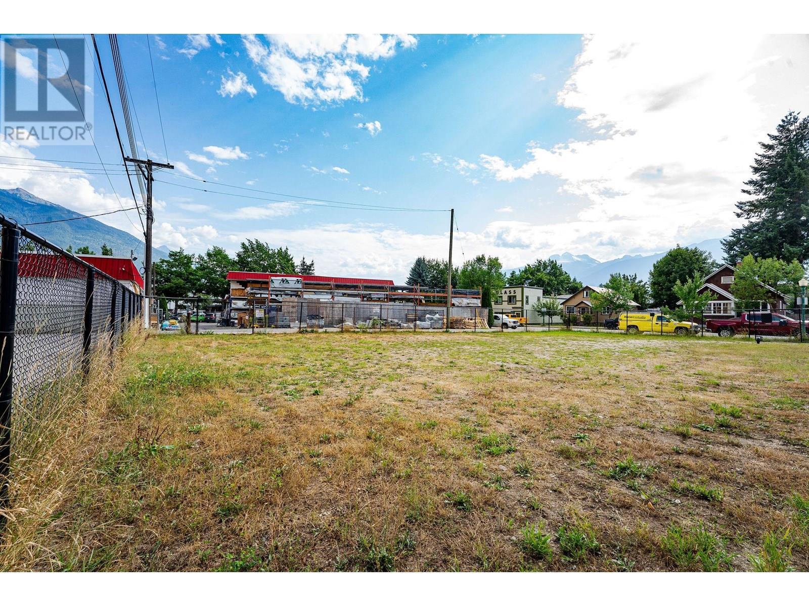 REVELSTOKE, British Columbia, V0E 2S0, CA, ,Residential,For Sale,1901896