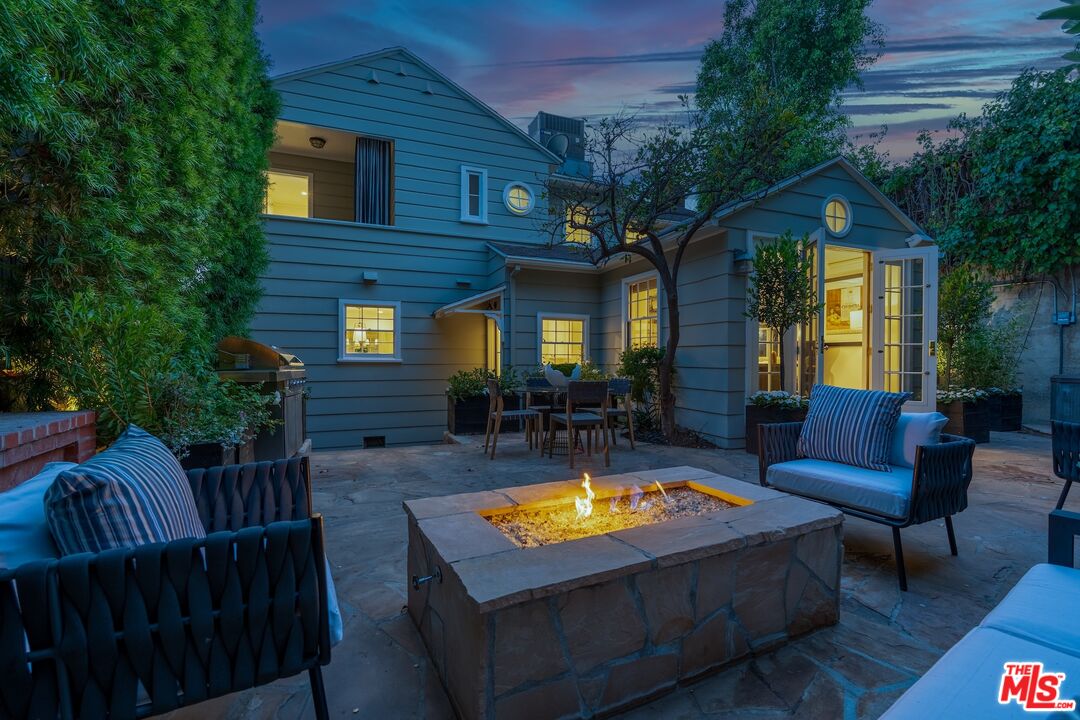 Los Angeles, California, 90046, United States, 3 Bedrooms Bedrooms, ,3 BathroomsBathrooms,Residential,For Sale,1906693
