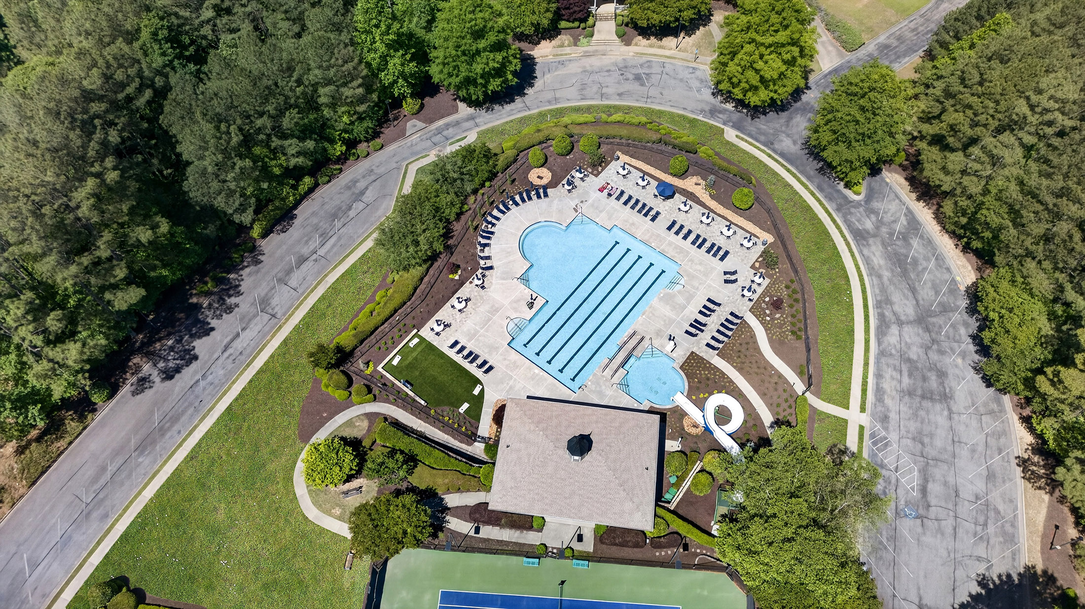  Located in the Highly Sought-After Governors Preserve Community - 物件實景