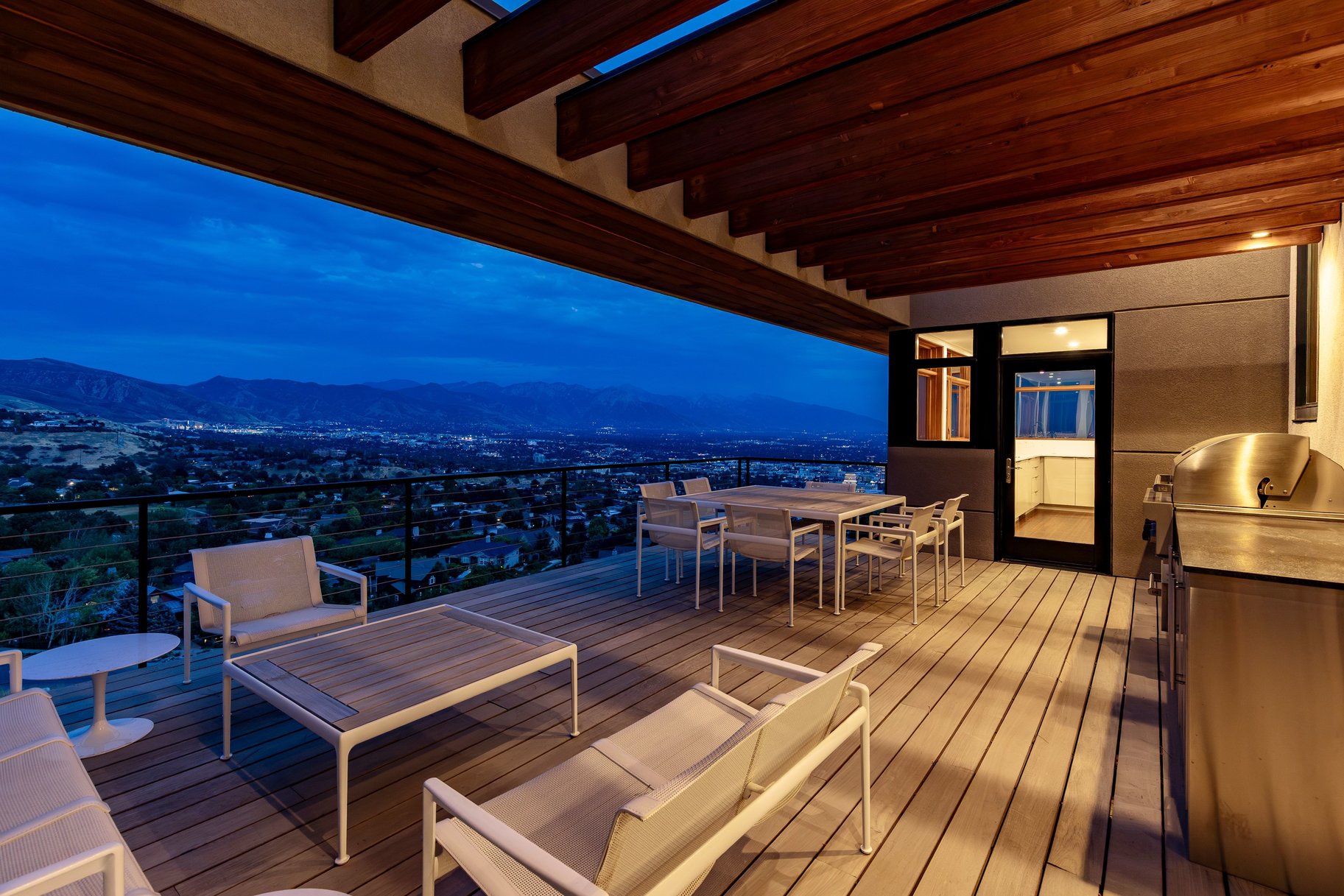  Stunning Contemporary Home with Commanding Views - 物件實景