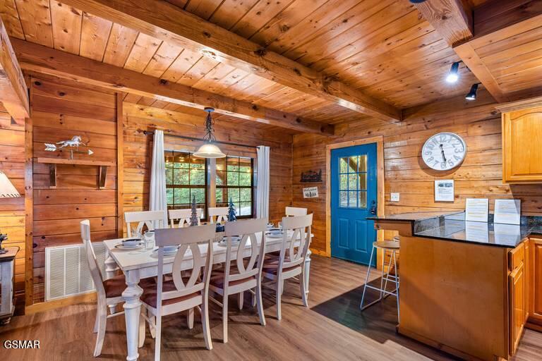 Sevierville, Tennessee, 37876, United States, 2 Bedrooms Bedrooms, ,4 BathroomsBathrooms,Residential,For Sale,2019046