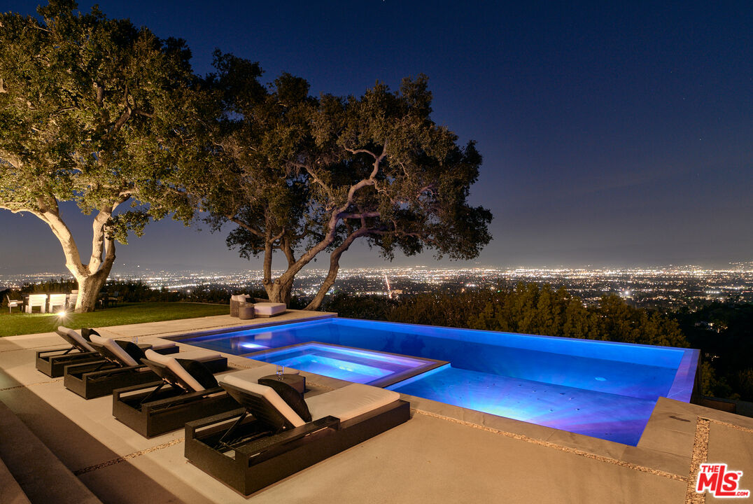Beverly Hills, California, 90210, United States, 6 Bedrooms Bedrooms, ,6 BathroomsBathrooms,Residential,For Sale,1692711