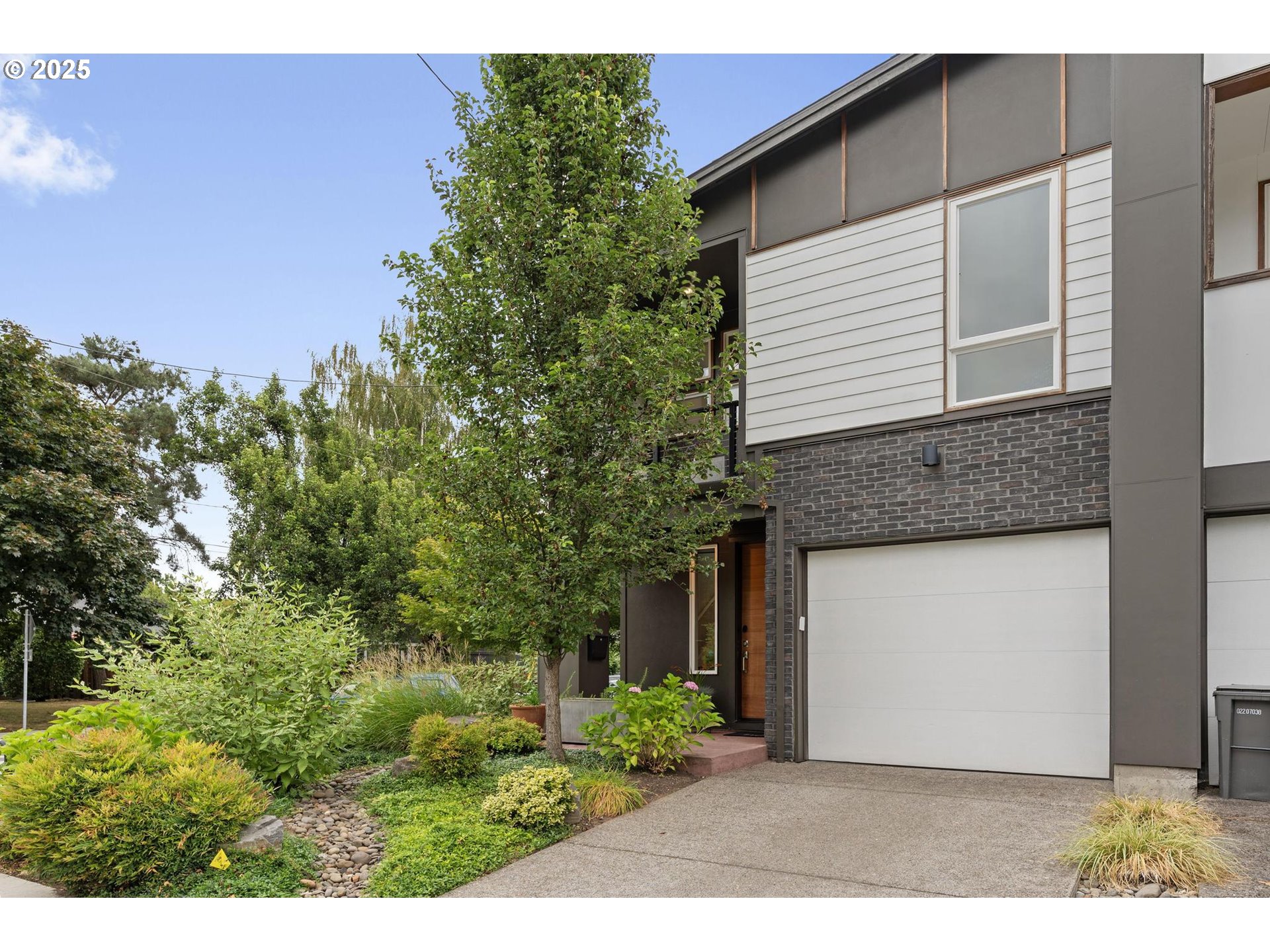 Portland, Oregon, 97211, United States, 3 Bedrooms Bedrooms, ,2 BathroomsBathrooms,Residential,For Sale,1926283