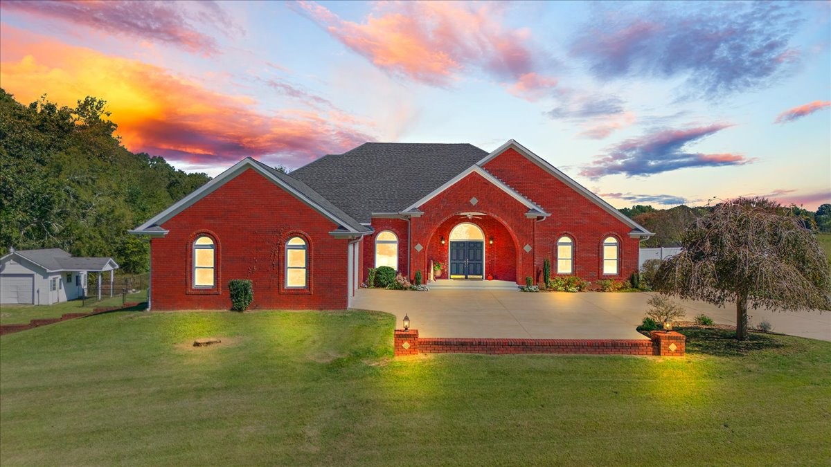 Leoma, Tennessee, 38468, United States, 3 Bedrooms Bedrooms, ,3 BathroomsBathrooms,Residential,For Sale,1938715