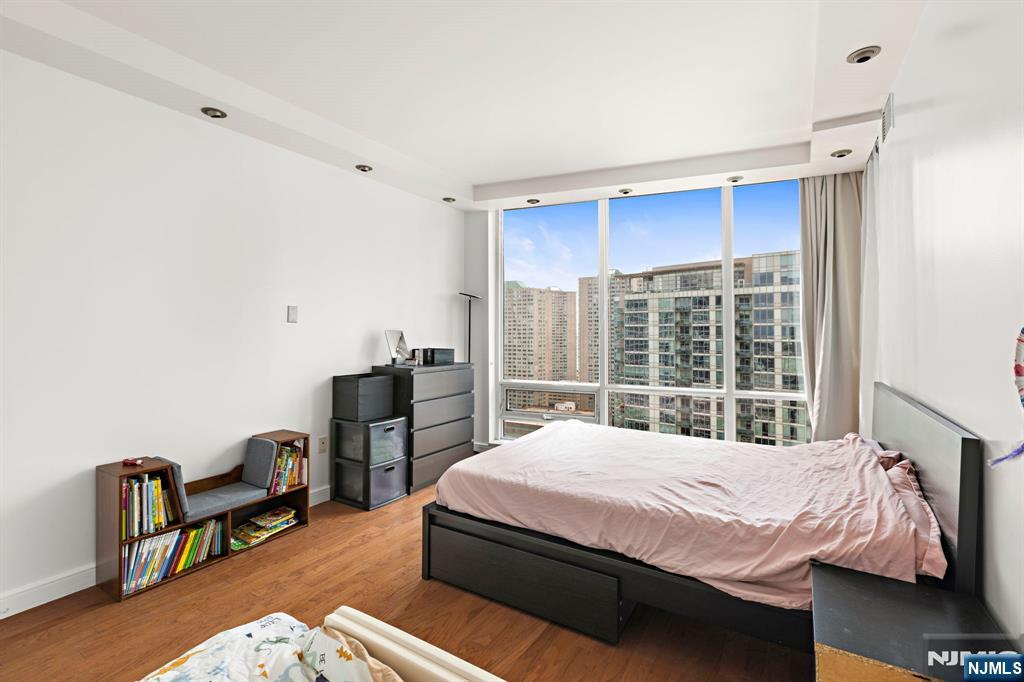 Jersey City, New Jersey, 07310, United States, 2 Bedrooms Bedrooms, ,2 BathroomsBathrooms,Residential,For Sale,1940399