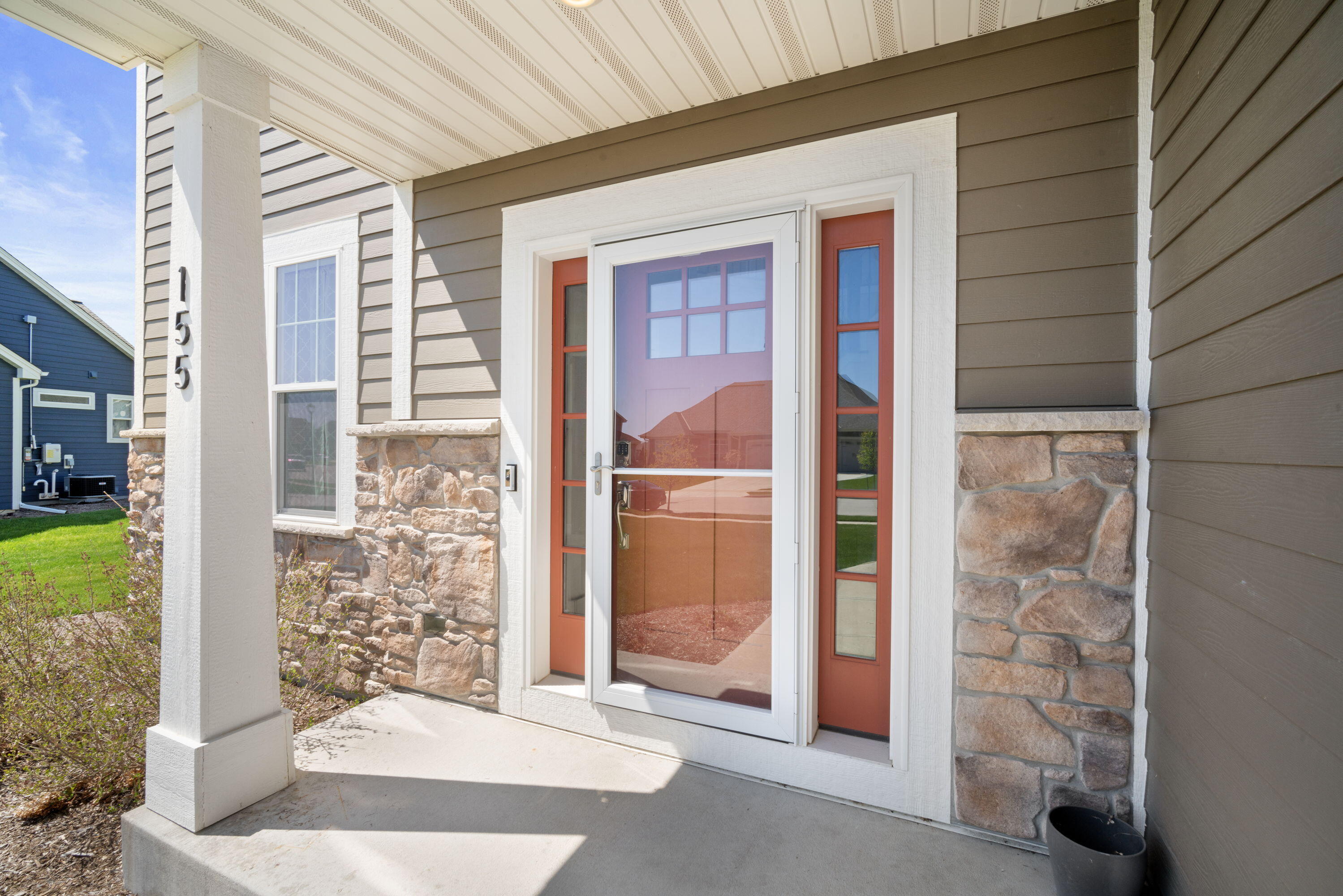 Grafton, Wisconsin, 53024, United States, 4 Bedrooms Bedrooms, ,4 BathroomsBathrooms,Residential,For Sale,1989269