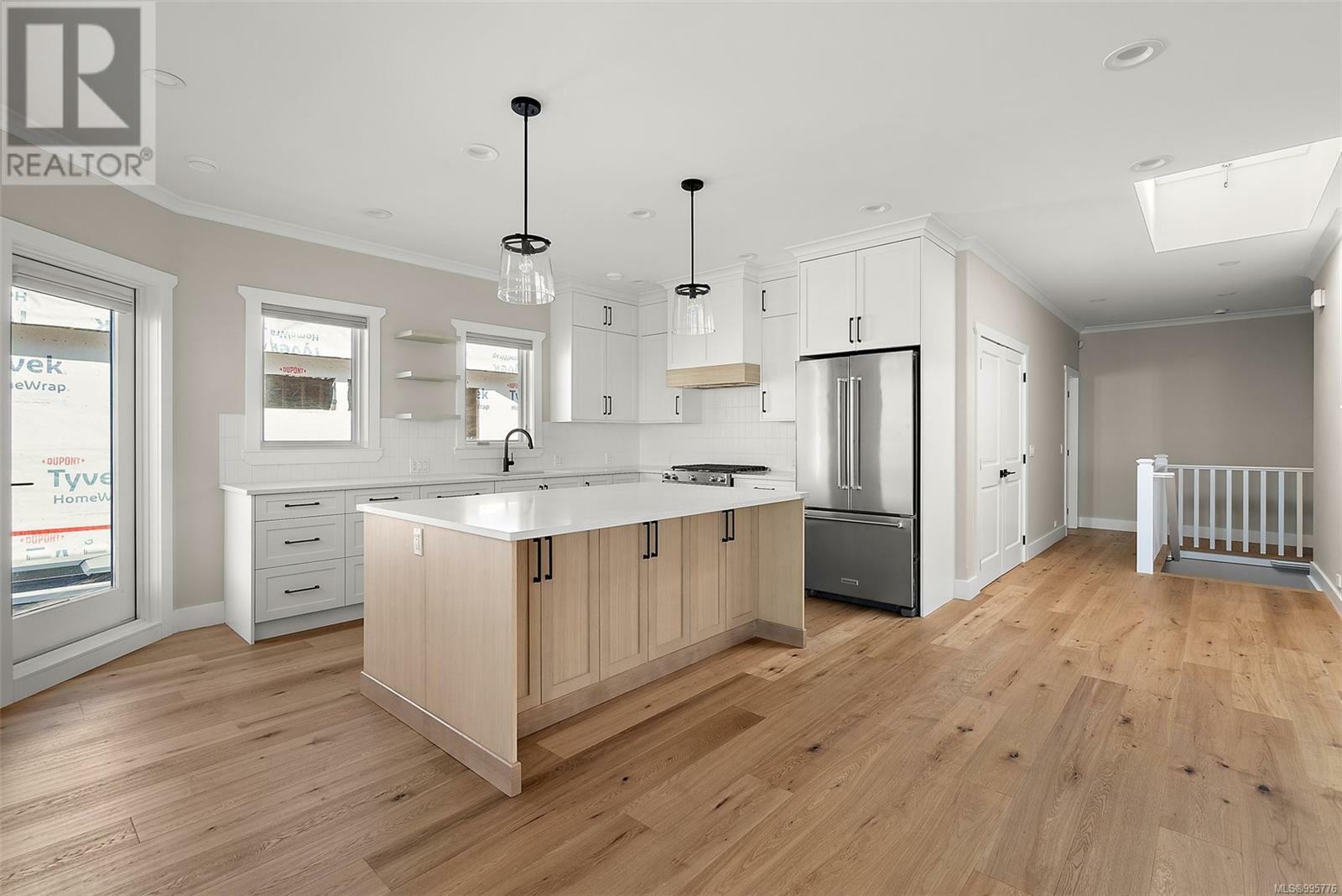 VICTORIA, British Columbia, V8V 1A8, CA, 4 Bedrooms Bedrooms, ,4 BathroomsBathrooms,Residential,For Sale,1876400