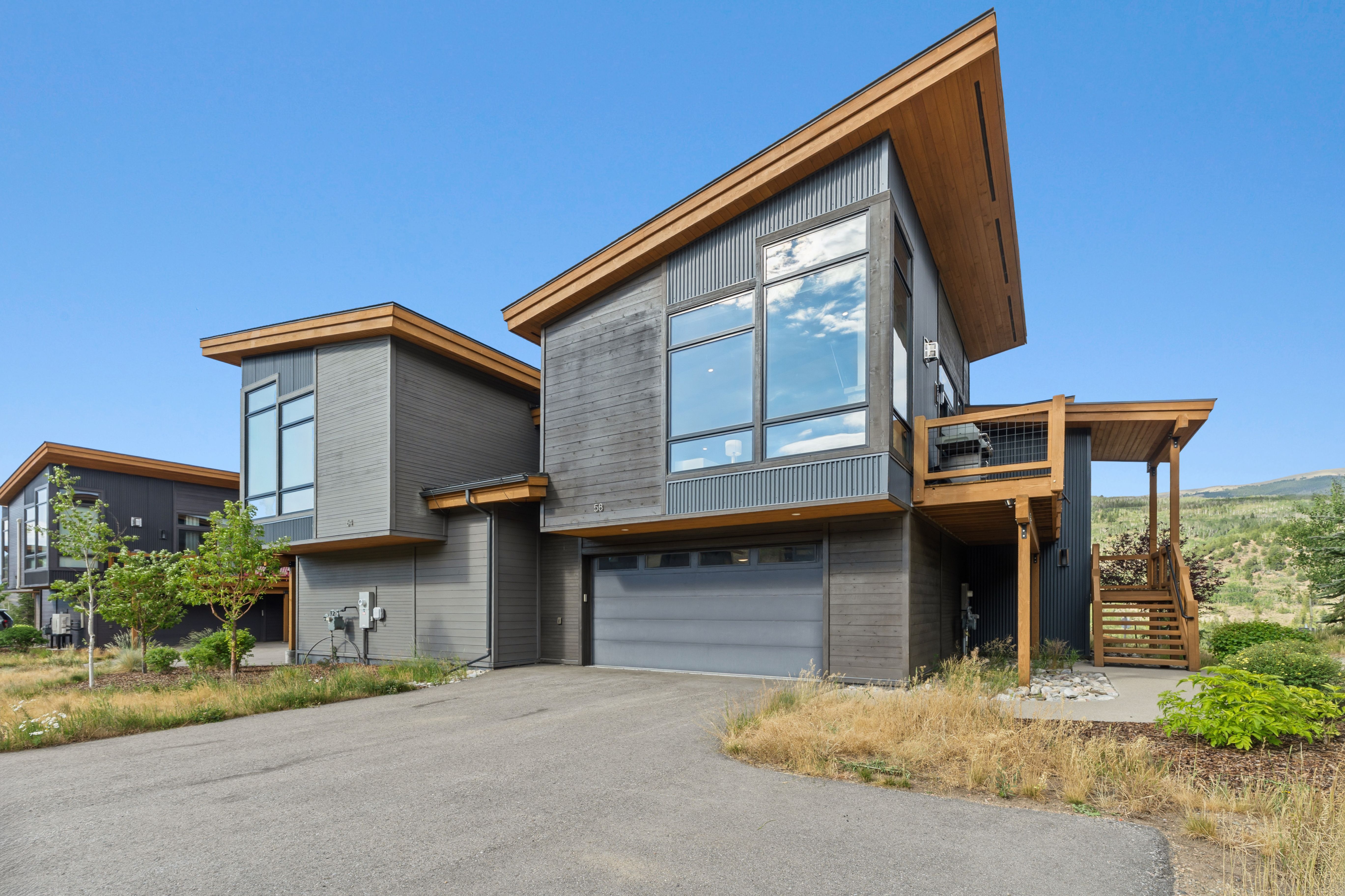  Beautifully Furnished Duplex in Highly Sought After Summit Sky Ranch Community - 物件實景