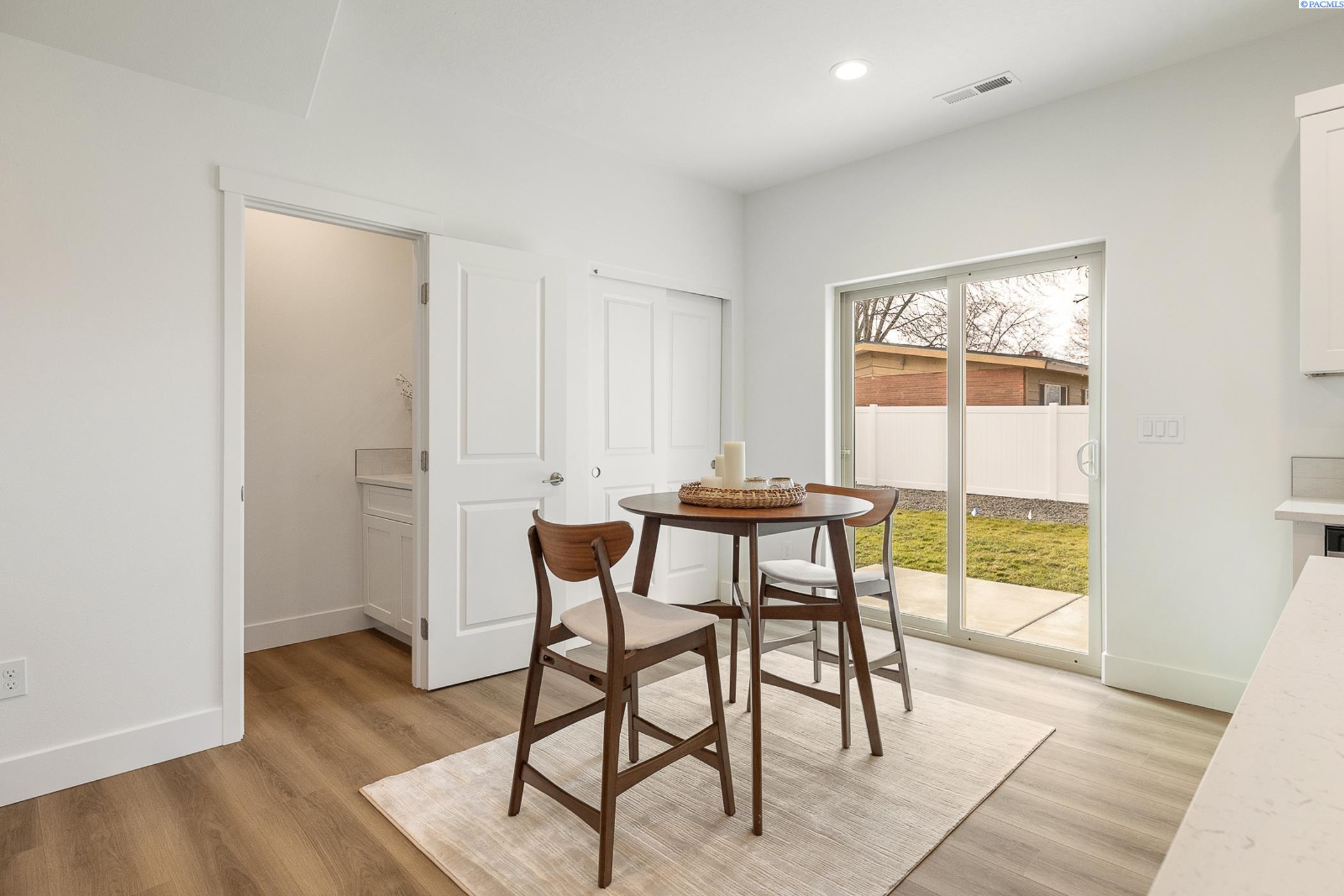 Kennewick, Washington, 99337, United States, 7 Bedrooms Bedrooms, ,Residential,For Sale,1949661