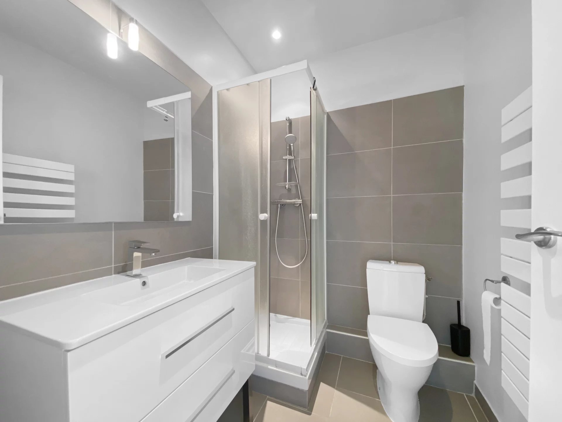 Suresnes, Île-de-France, 92150, FR, 5 Bedrooms Bedrooms, ,3 BathroomsBathrooms,Residential,For Sale,1932825