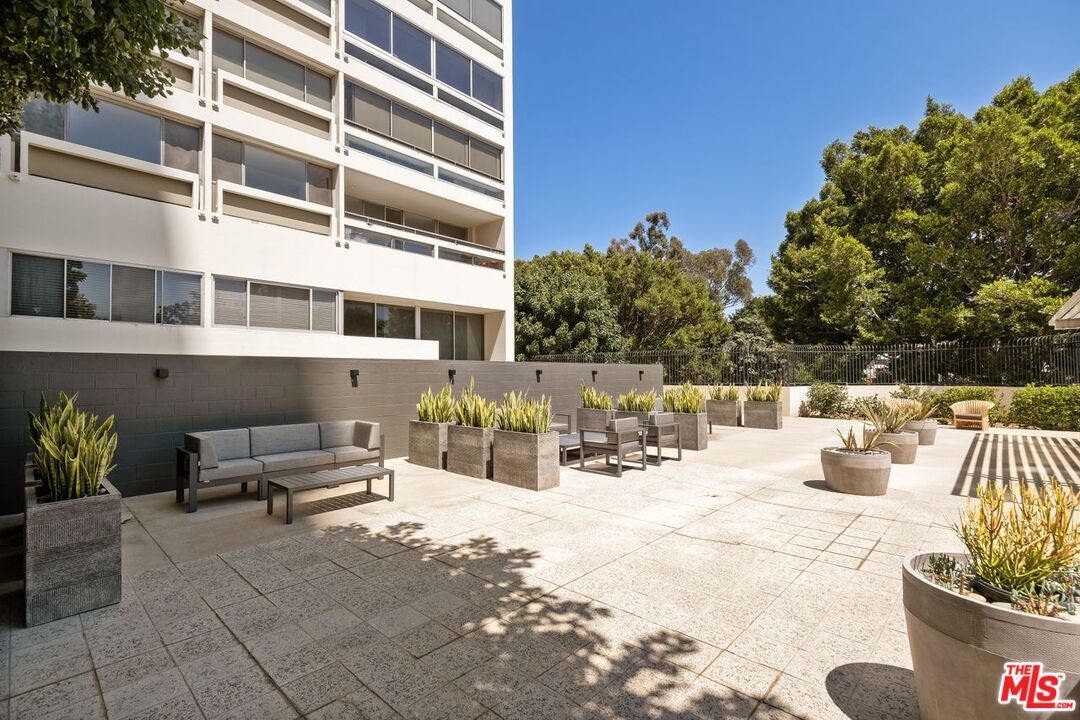 Los Angeles, California, 90067, United States, 1 Bedroom Bedrooms, ,1 BathroomBathrooms,Residential,For Sale,1850096