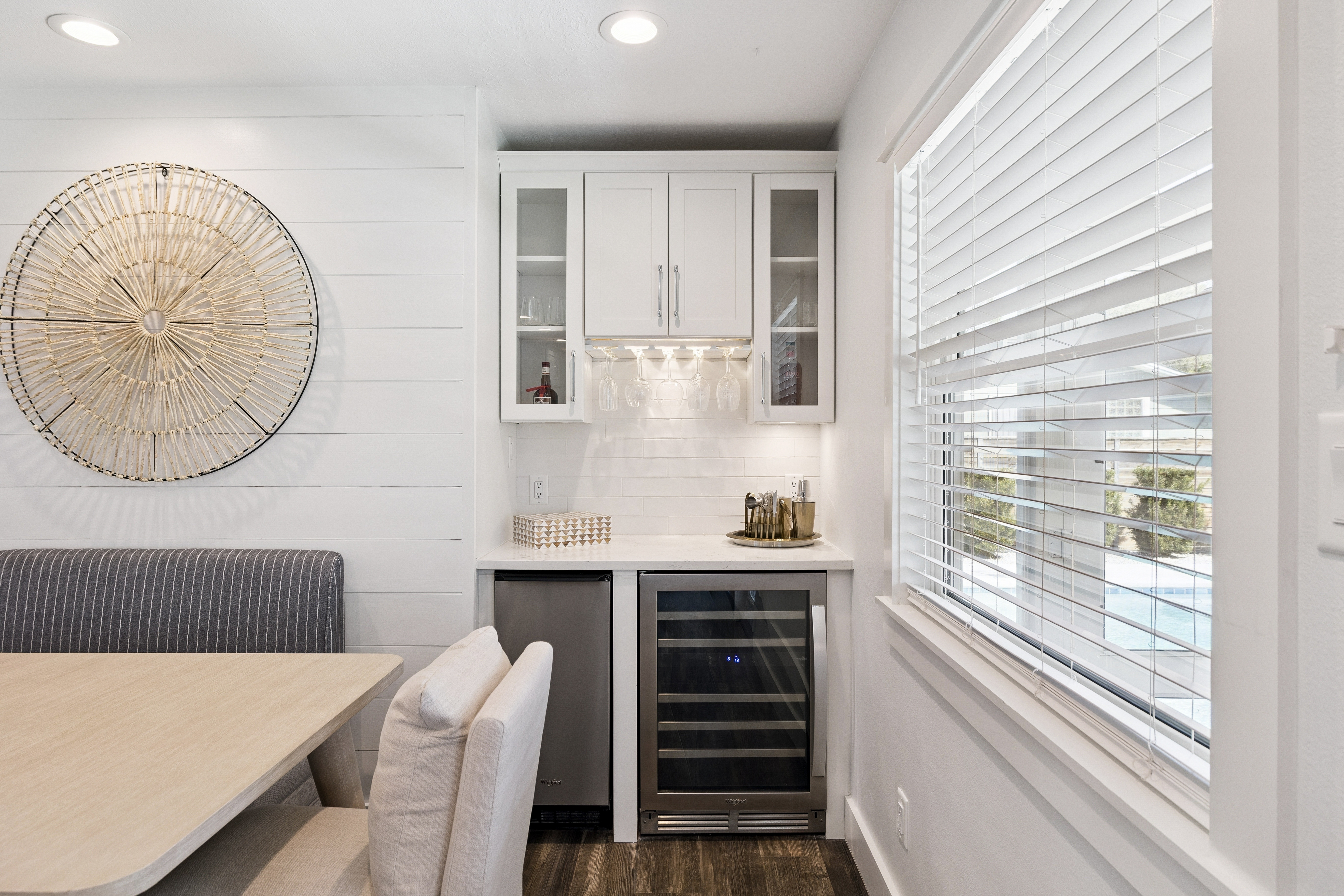  Completely Renovated Home On Half-Acre Lot Near Gulf Place - 物件實景