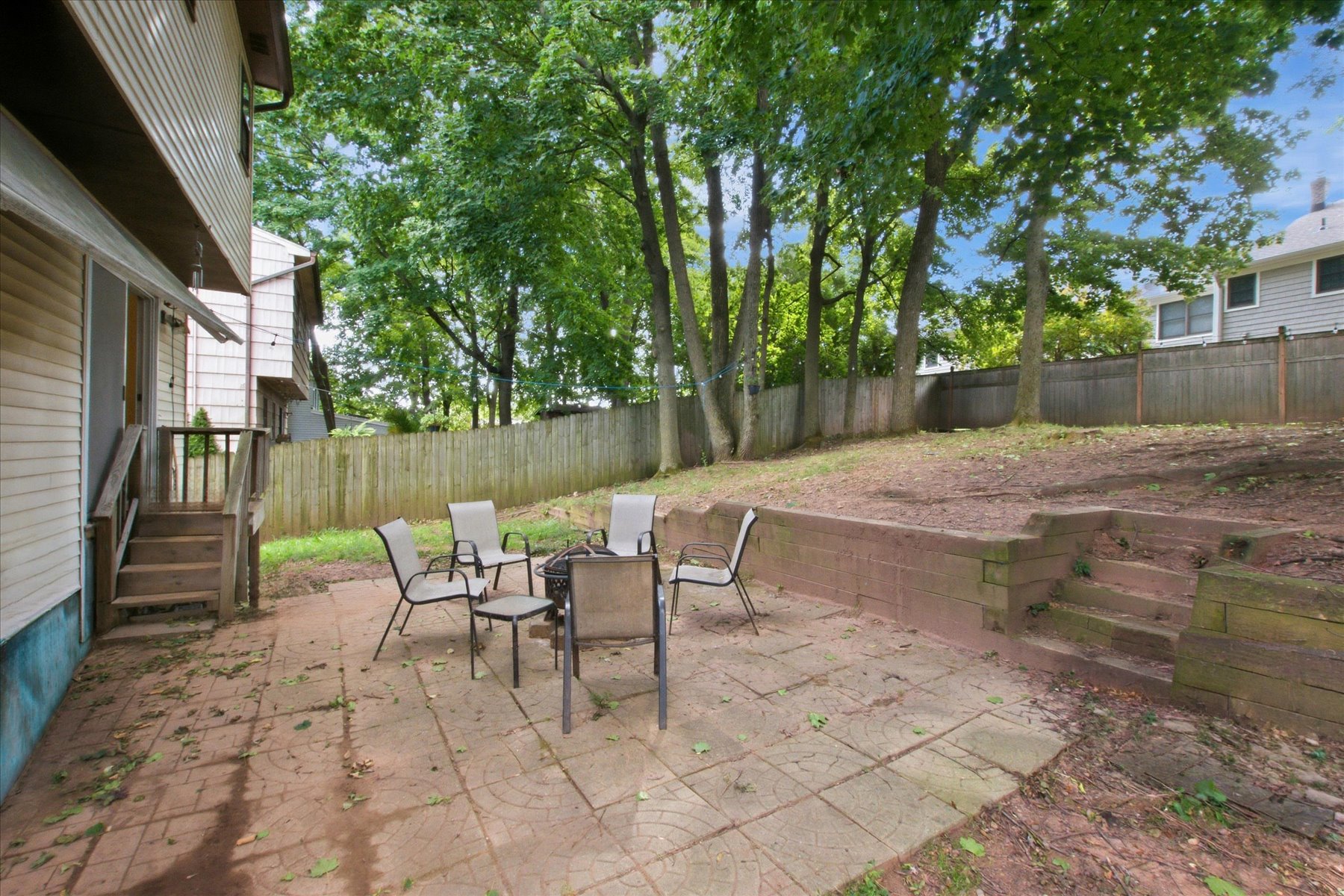  Opportunity Awaits to Reimagine Renovate and Make this Cape Cod Home Your Own - 物件實景