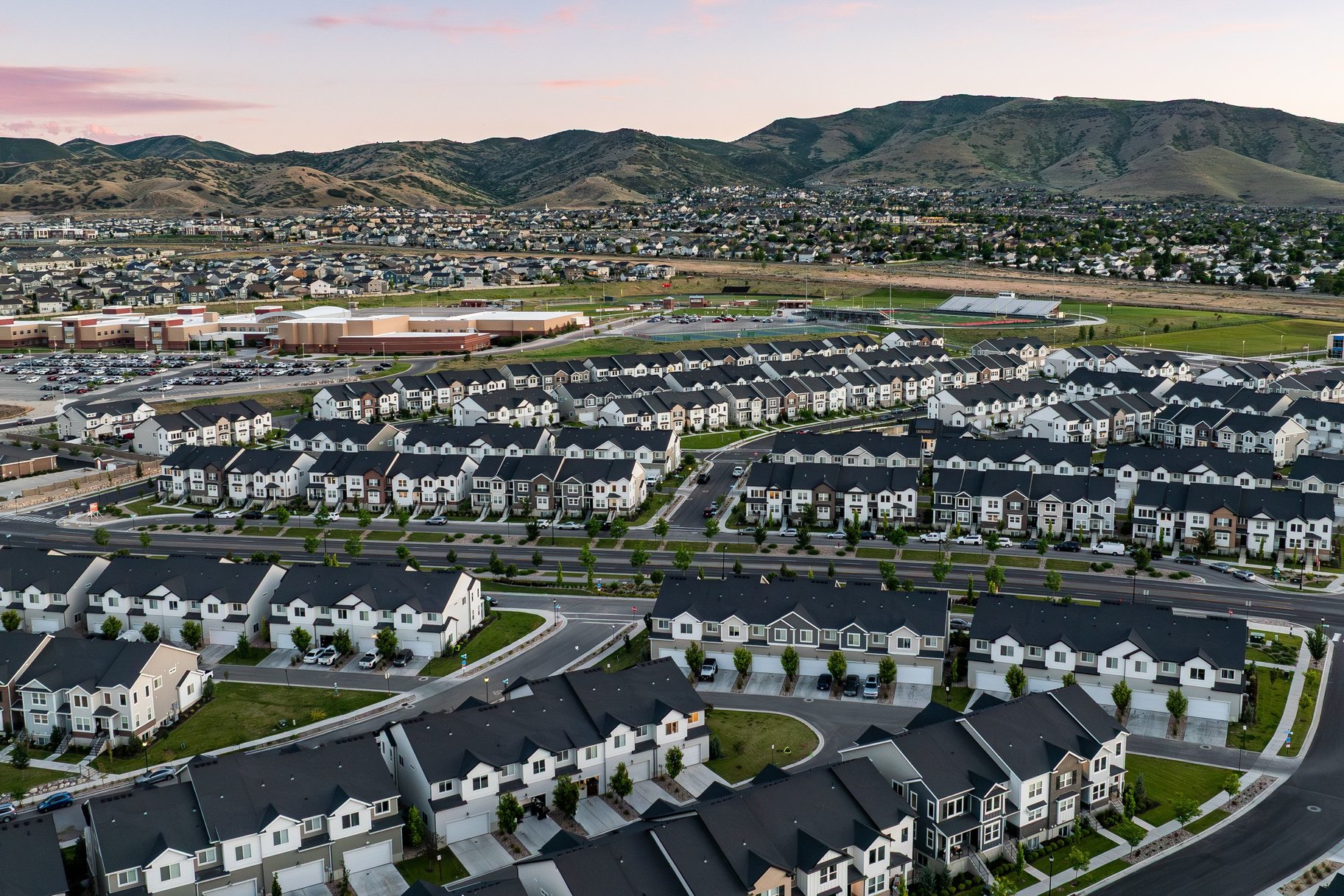  Stylish End-Unit Townhome - 物件實景