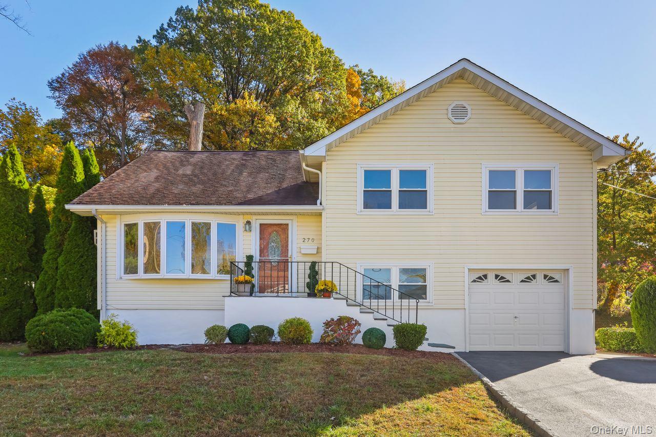 Yonkers, New York, 10710, United States, 4 Bedrooms Bedrooms, ,2 BathroomsBathrooms,Residential,For Sale,1991098