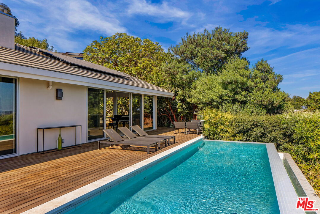 Los Angeles, California, 90049, United States, 5 Bedrooms Bedrooms, ,6 BathroomsBathrooms,Residential,For Sale,1950384