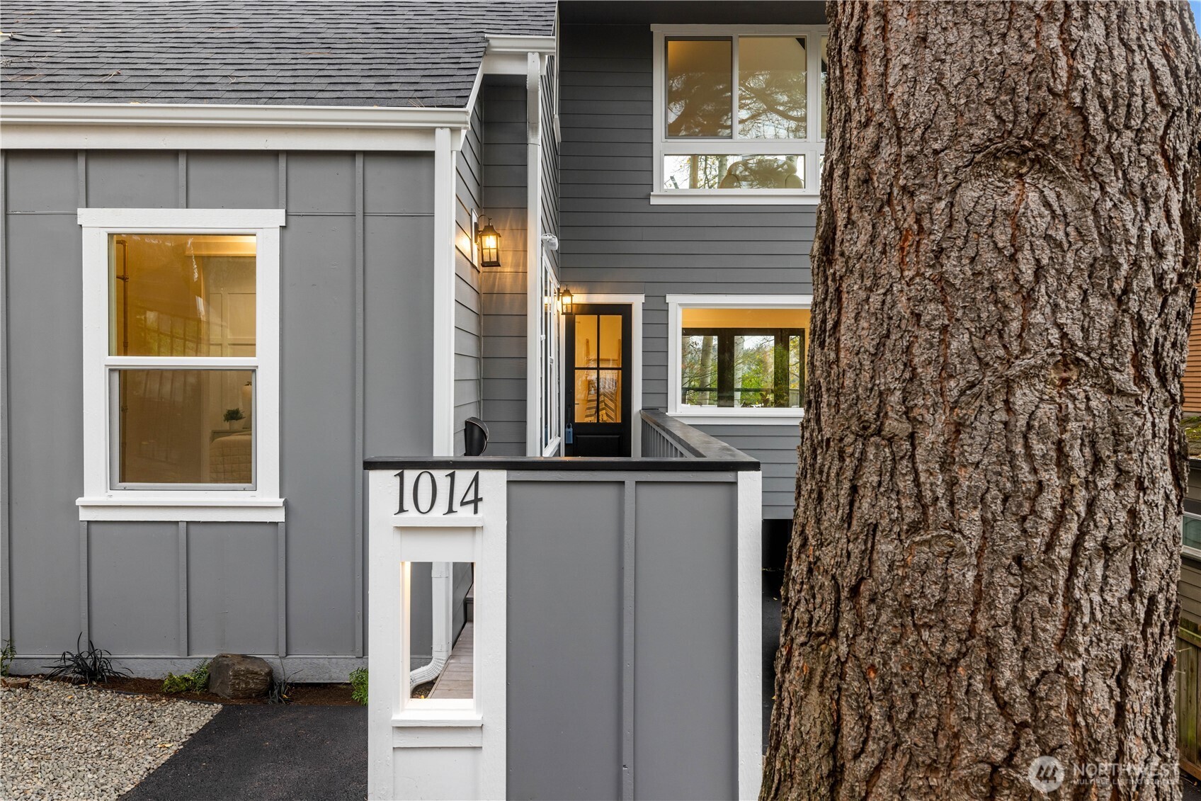 Seattle, Washington, 98109, United States, 3 Bedrooms Bedrooms, ,1 BathroomBathrooms,Residential,For Sale,1999766