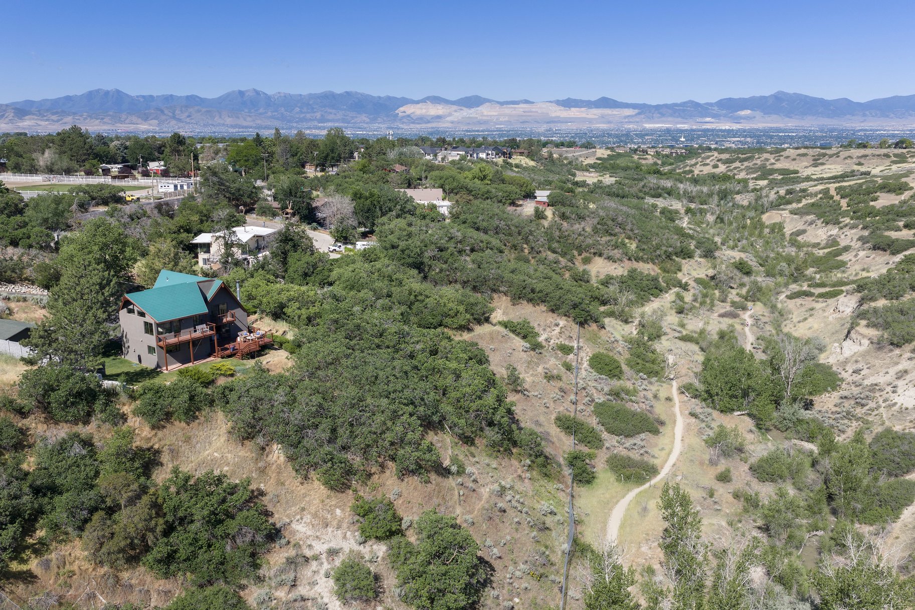  Horse Property Backing Up to Dimple Dell Park - 物件實景