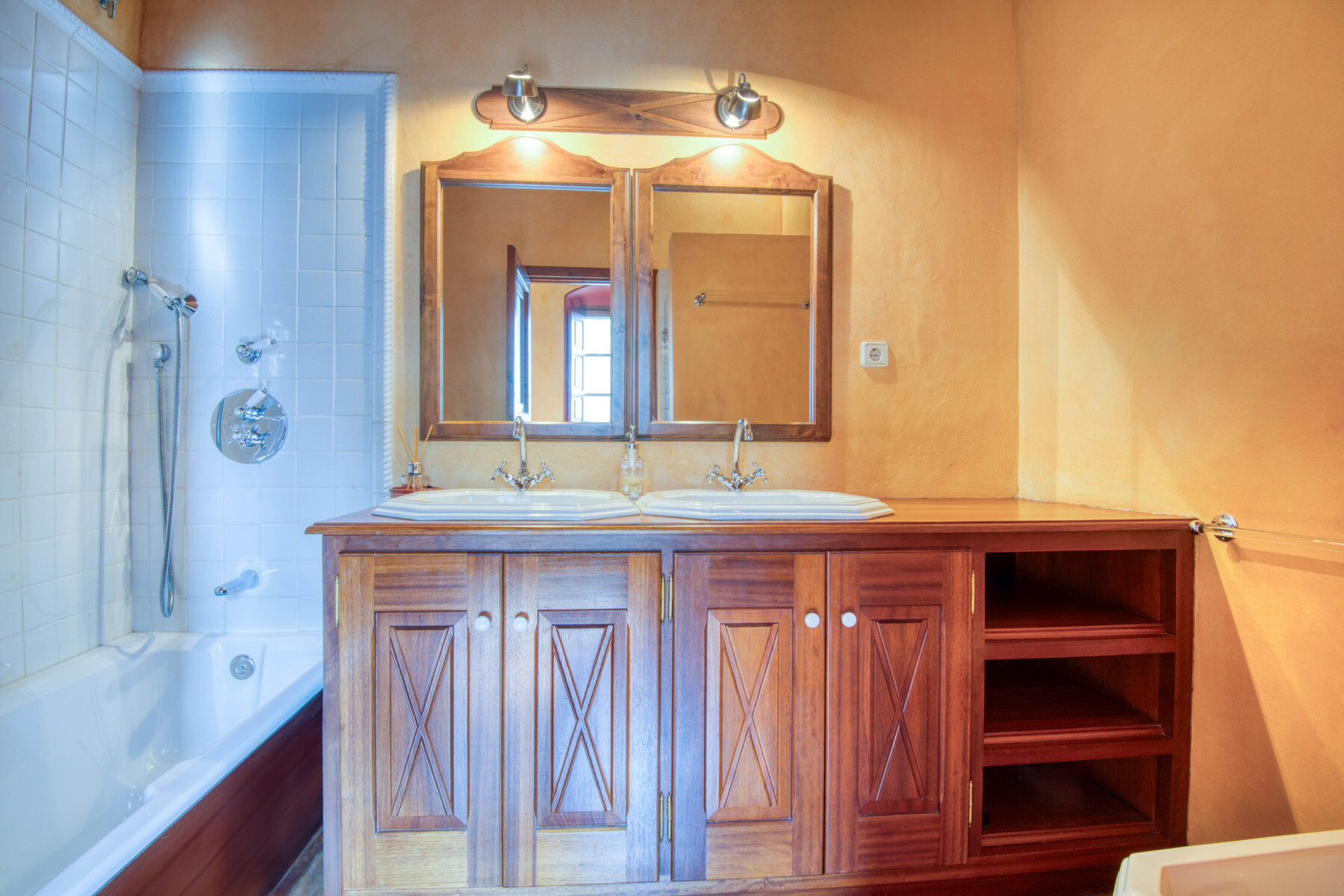  16th century farmhouse restored with charm in Santa Cristina d