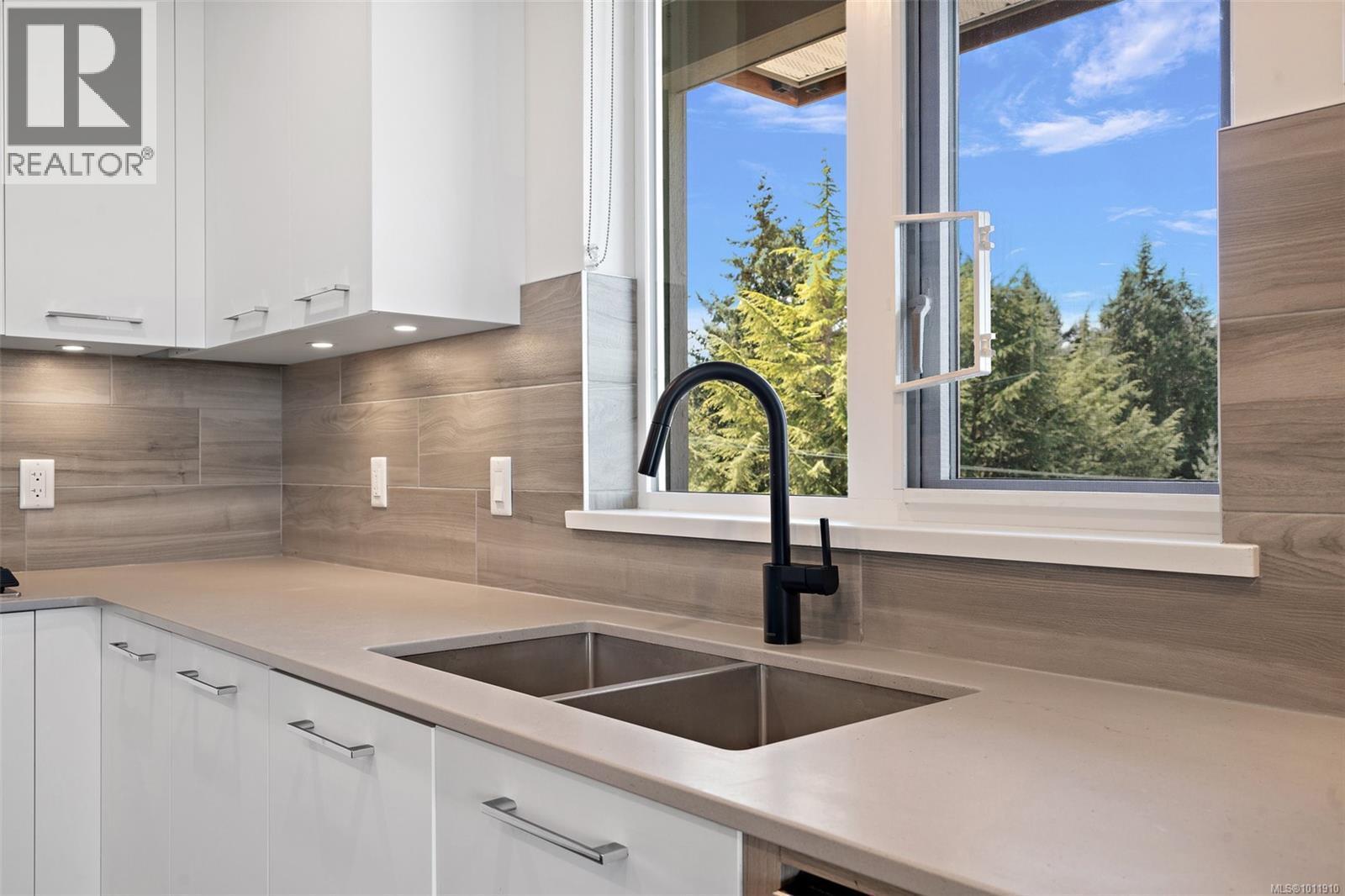 LANGFORD, British Columbia, V9B 0W5, CA, 3 Bedrooms Bedrooms, ,2 BathroomsBathrooms,Residential,For Sale,1947990