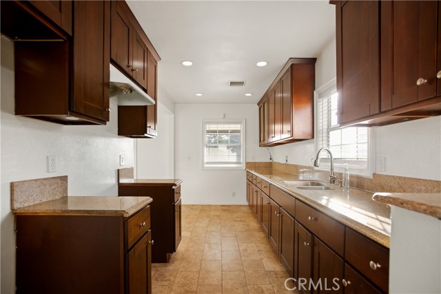 South Gate, California, 90280, United States, 3 Bedrooms Bedrooms, ,2 BathroomsBathrooms,Residential,For Sale,1974979