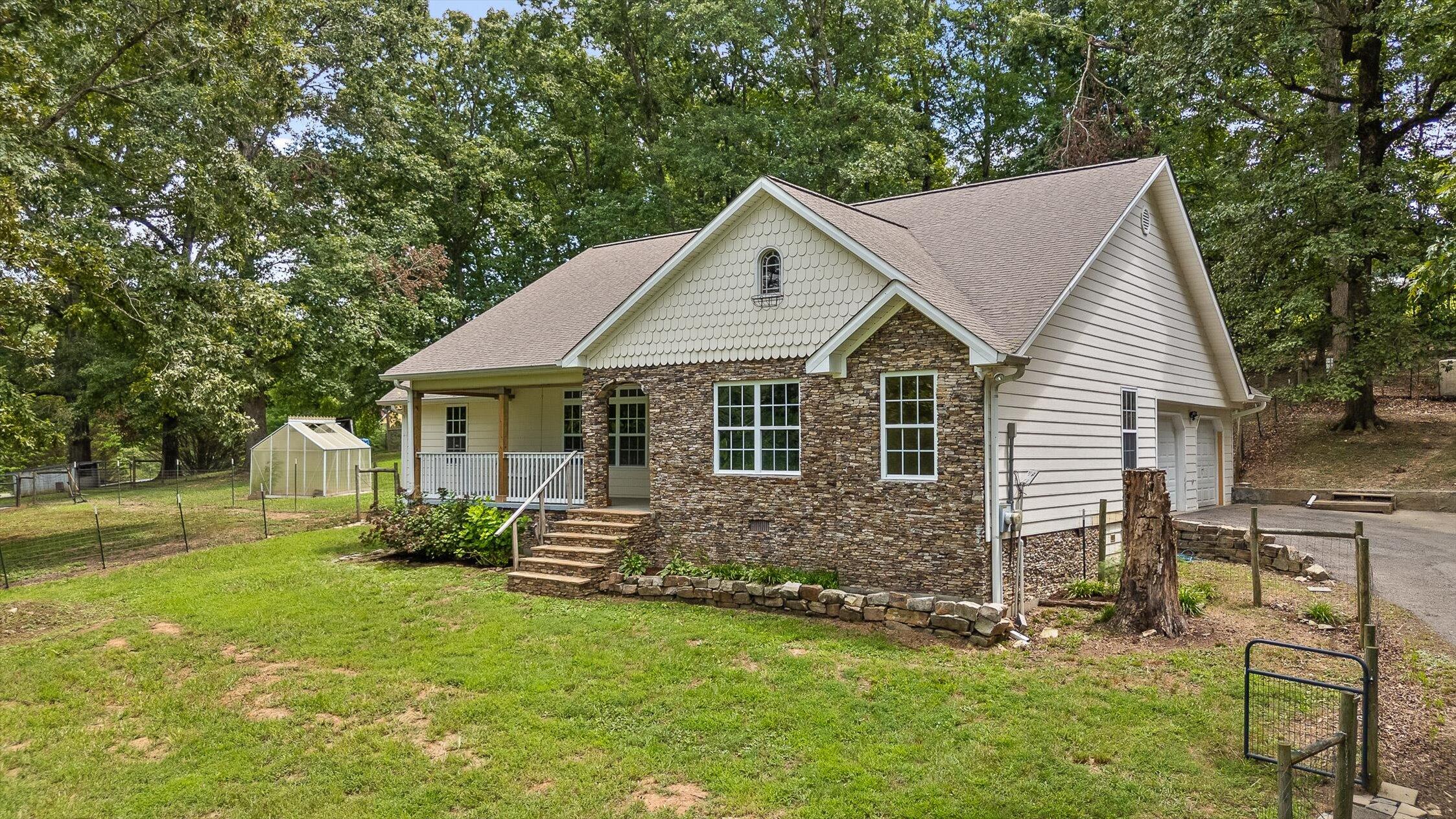 Dunlap, Tennessee, 37327, United States, 3 Bedrooms Bedrooms, ,2 BathroomsBathrooms,Residential,For Sale,1912691
