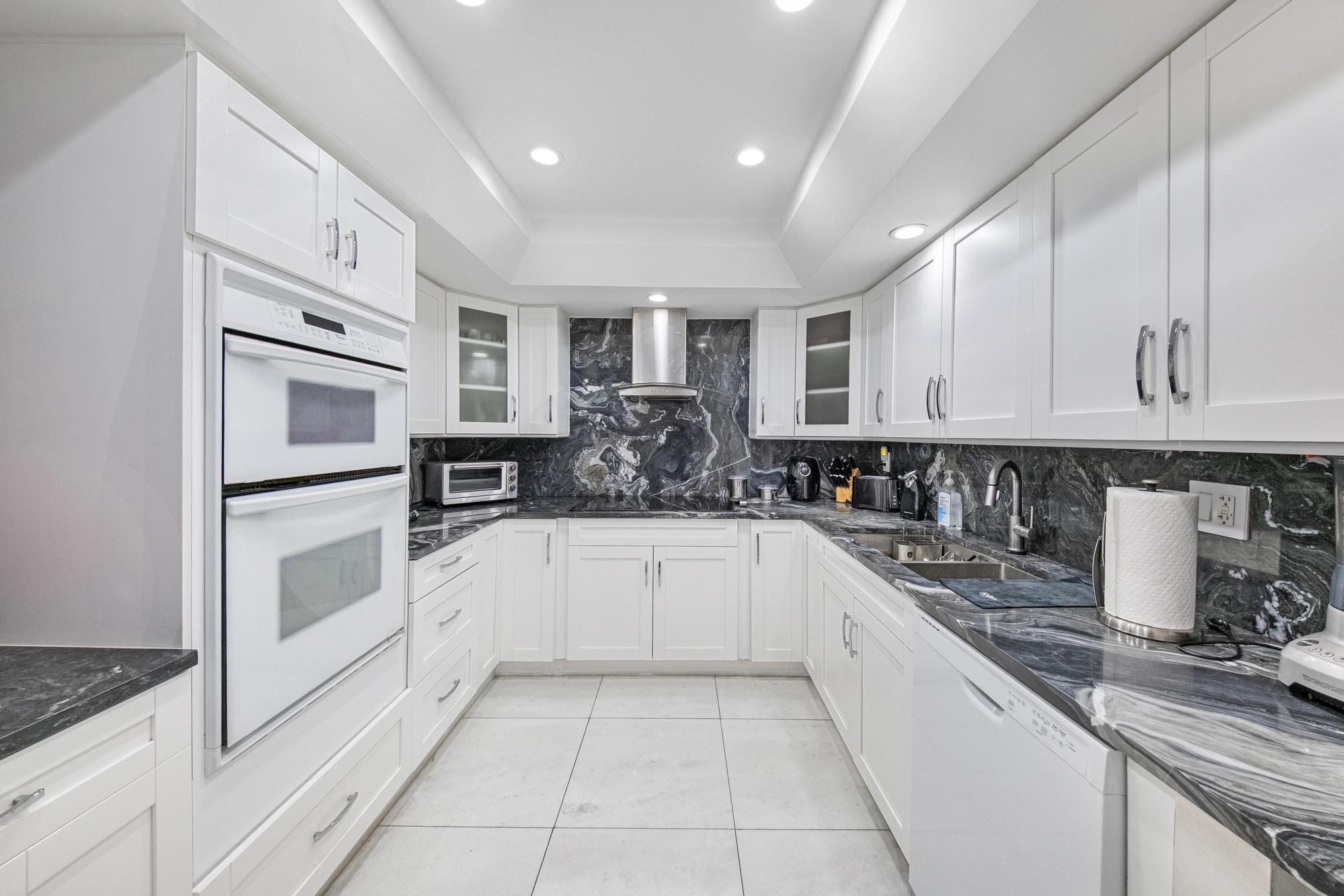 Miami, Florida, 33131, United States, 2 Bedrooms Bedrooms, ,2 BathroomsBathrooms,Residential,For Sale,1976268