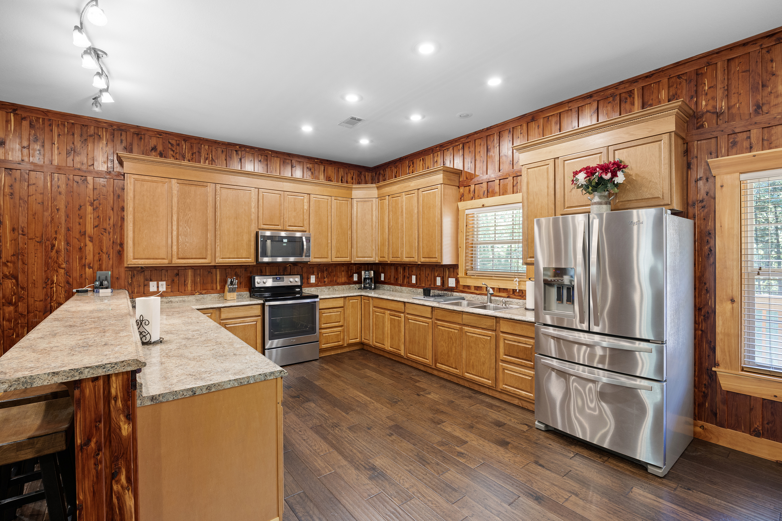 Pettigrew, Arkansas, 72752, United States, 5 Bedrooms Bedrooms, ,4 BathroomsBathrooms,Residential,For Sale,1826540