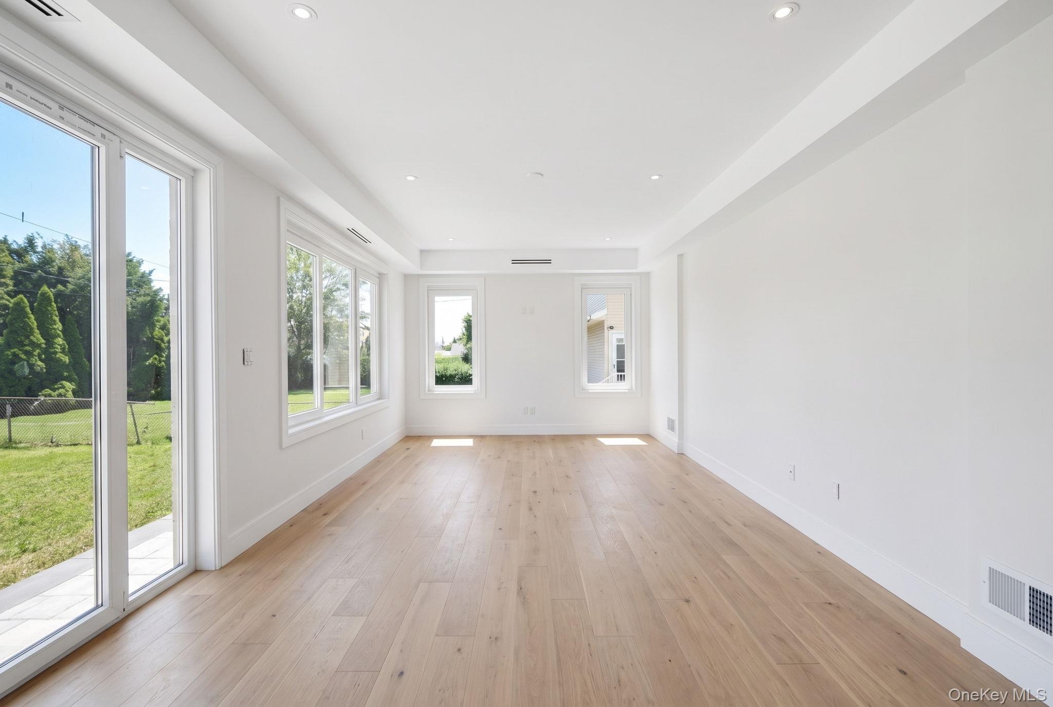  748 Carman Avenue, Westbury, NY, 11590 - 物件實景