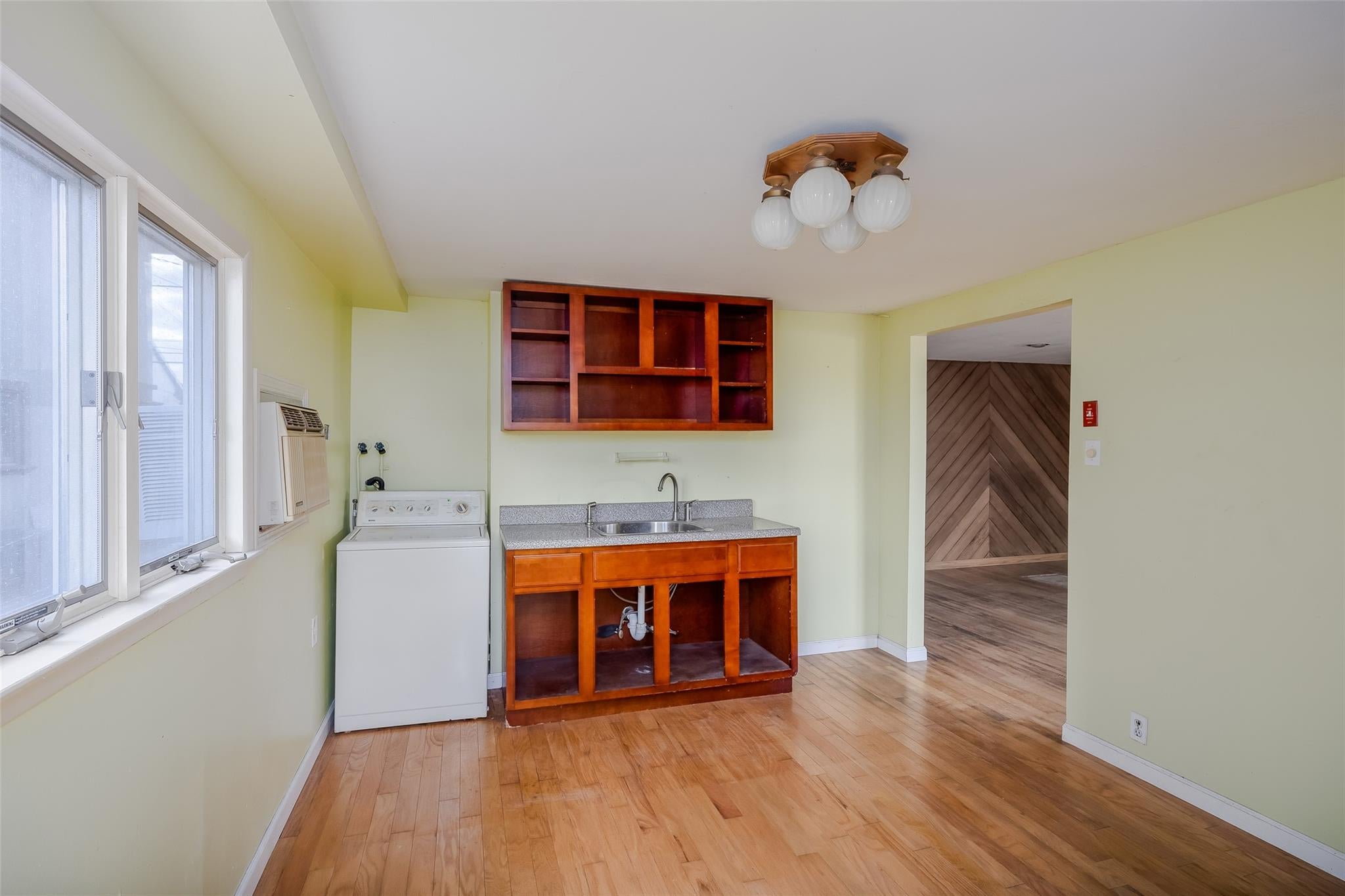 Freeport, New York, 11520, United States, 4 Bedrooms Bedrooms, ,2 BathroomsBathrooms,Residential,For Sale,1893600