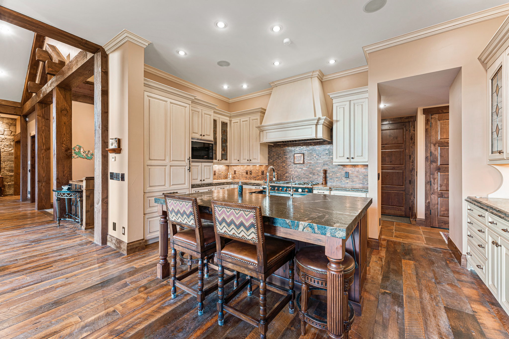  Impressive Mountain Retreat Nestled in the Exclusive Enclave of West Ranch - 物件實景