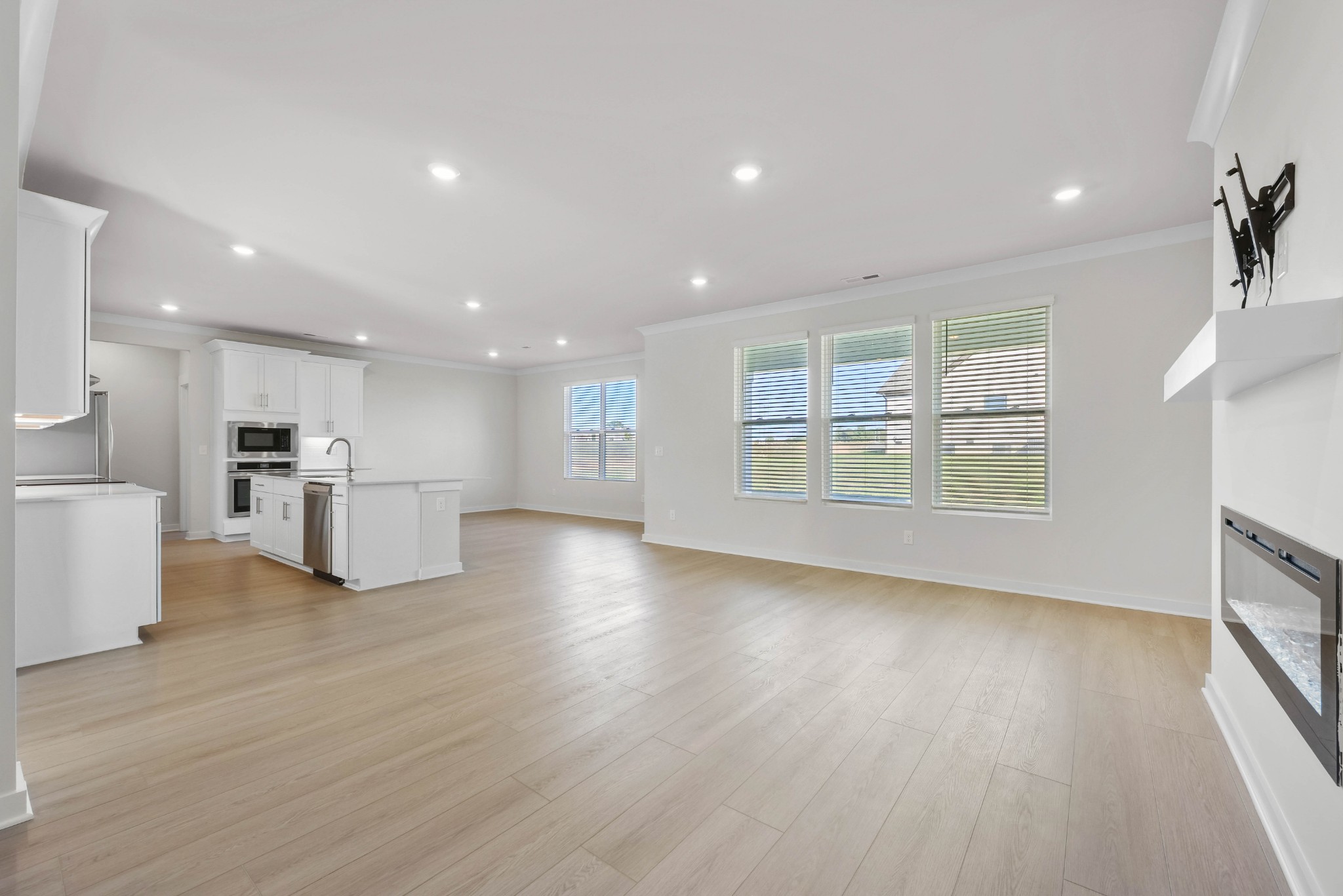 Clarksville, Tennessee, 37043, United States, 5 Bedrooms Bedrooms, ,5 BathroomsBathrooms,Residential,For Sale,1976524