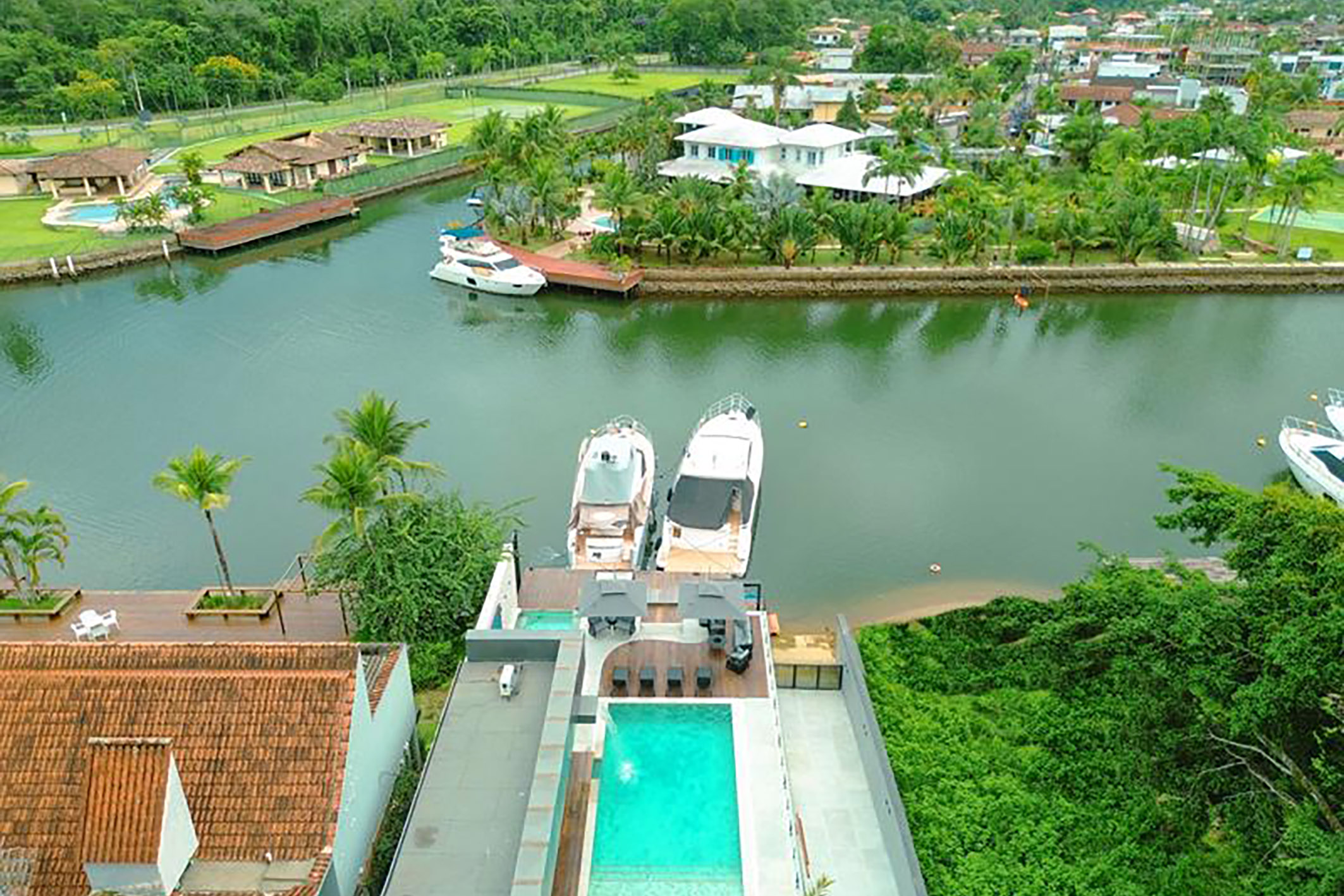  Contemporary canal-front residence with private yacht dock in Porto Bracuhy - 物件實景