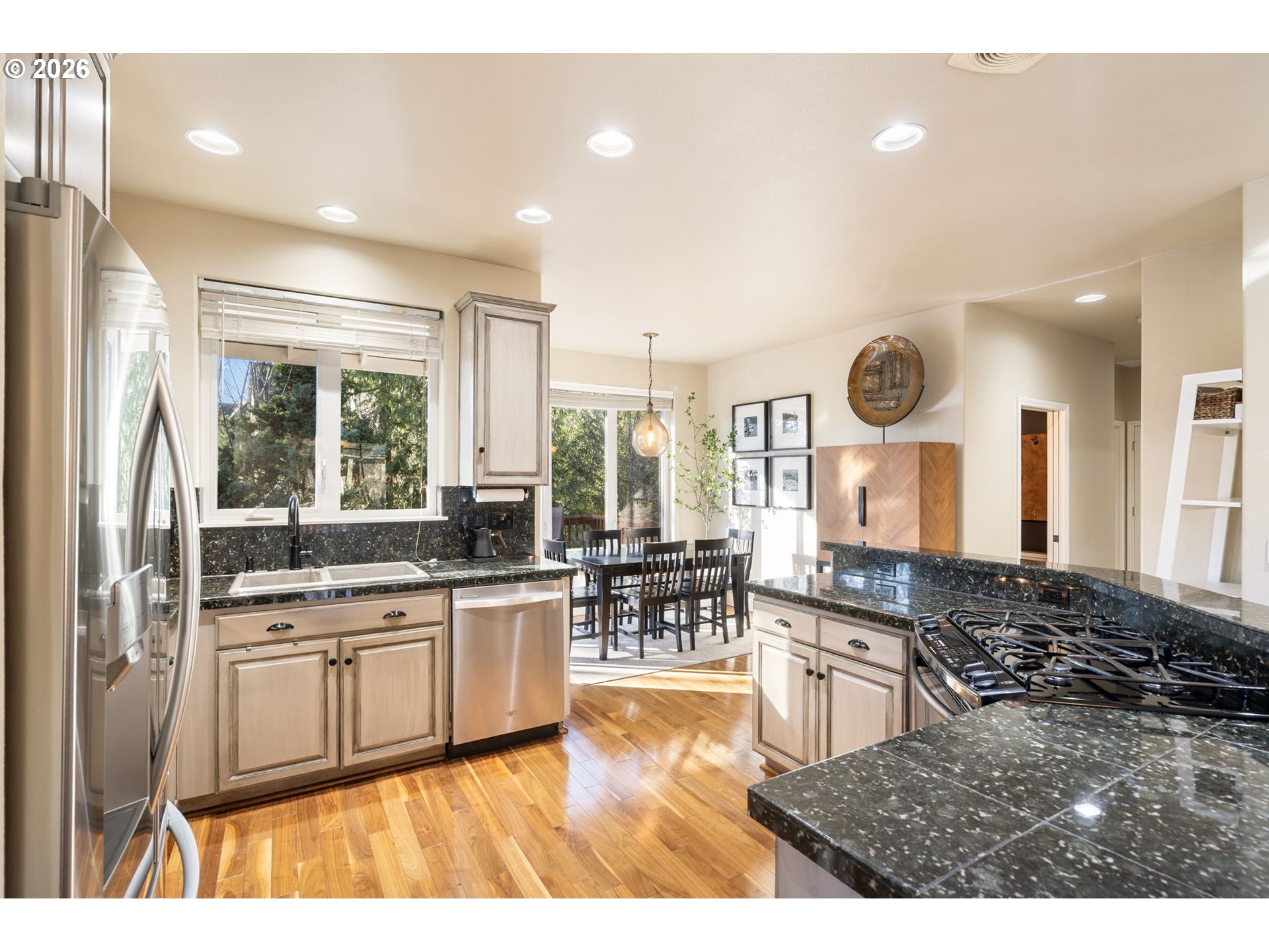 Portland, Oregon, 97229, United States, 2 Bedrooms Bedrooms, ,2 BathroomsBathrooms,Residential,For Sale,2008521