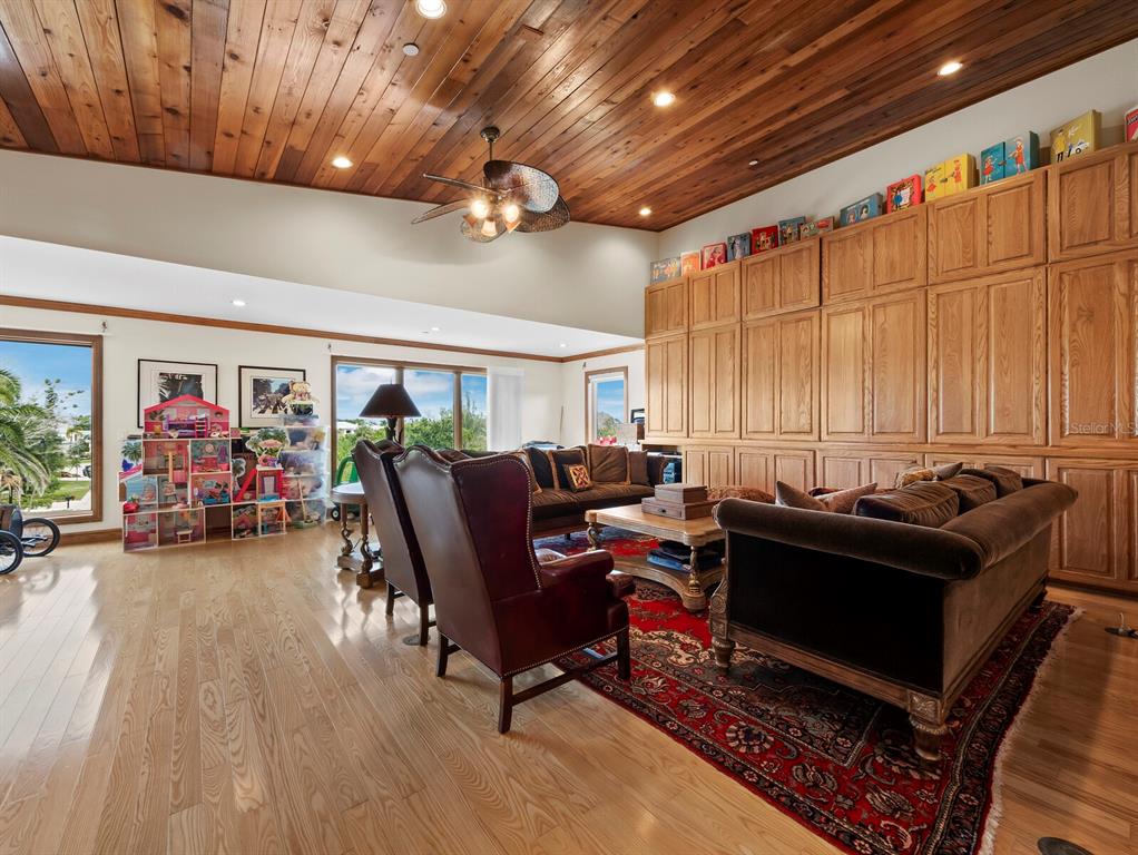 Longboat Key, Florida, 34228, United States, 8 Bedrooms Bedrooms, ,10 BathroomsBathrooms,Residential,For Sale,1997316