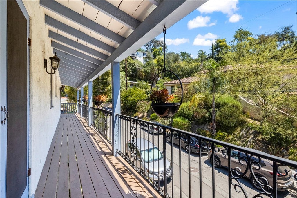 Glendale, California, 91206, United States, 2 Bedrooms Bedrooms, ,2 BathroomsBathrooms,Residential,For Sale,1914154