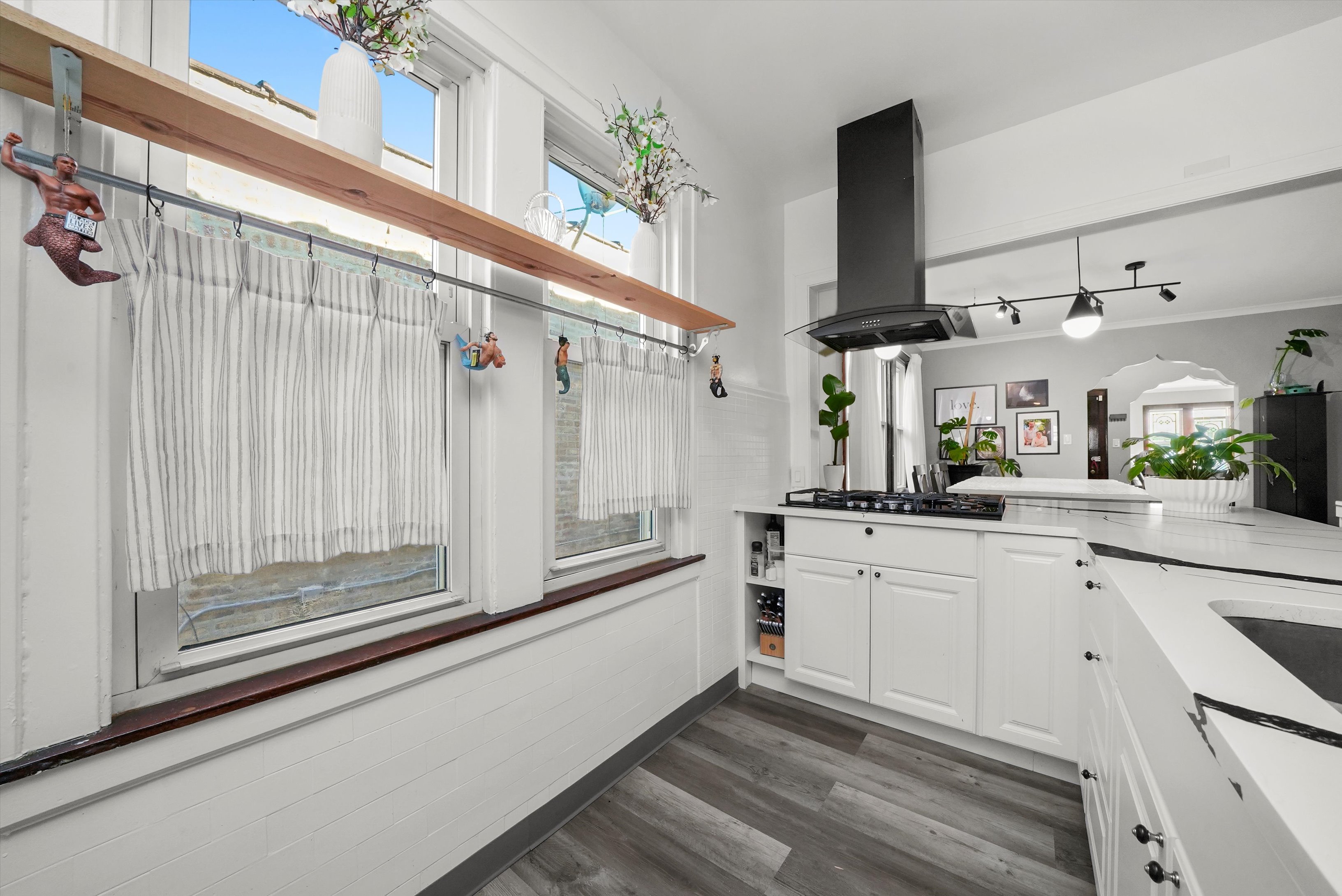 Chicago, Illinois, 60639, United States, 8 Bedrooms Bedrooms, ,3 BathroomsBathrooms,Residential,For Sale,1986101