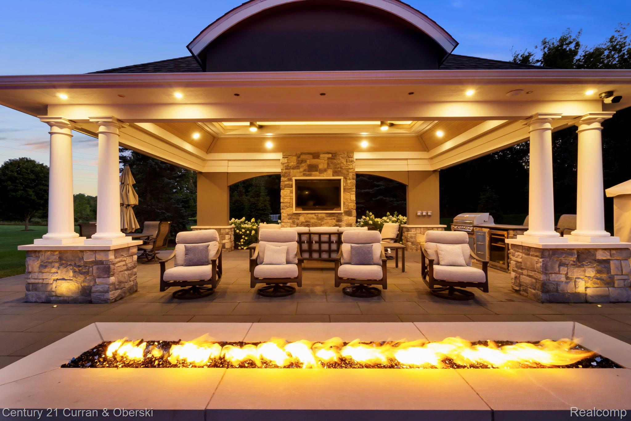 South Lyon, Michigan, 48178, United States, 6 Bedrooms Bedrooms, ,8 BathroomsBathrooms,Residential,For Sale,1976277