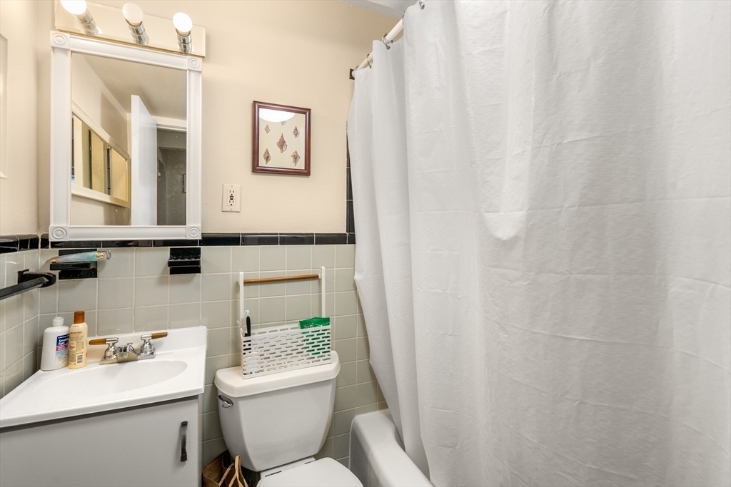 Boston, Massachusetts, 02116, United States, 1 Bedroom Bedrooms, ,1 BathroomBathrooms,Residential,For Sale,1941990