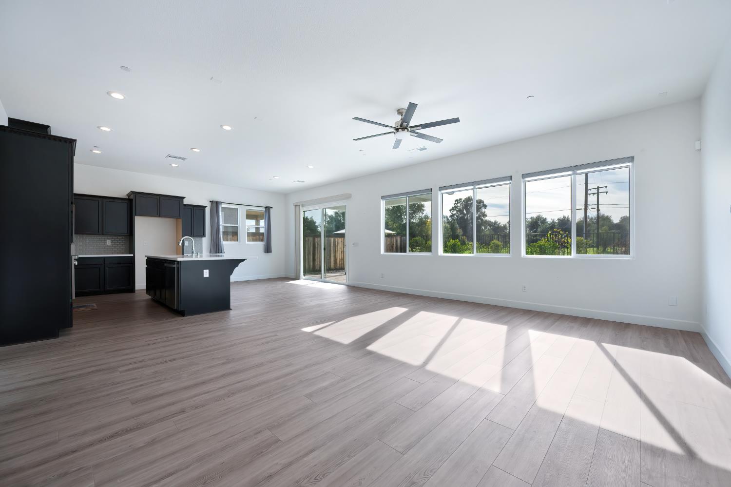 Roseville, California, 95747, United States, 4 Bedrooms Bedrooms, ,4 BathroomsBathrooms,Residential,For Sale,1992933