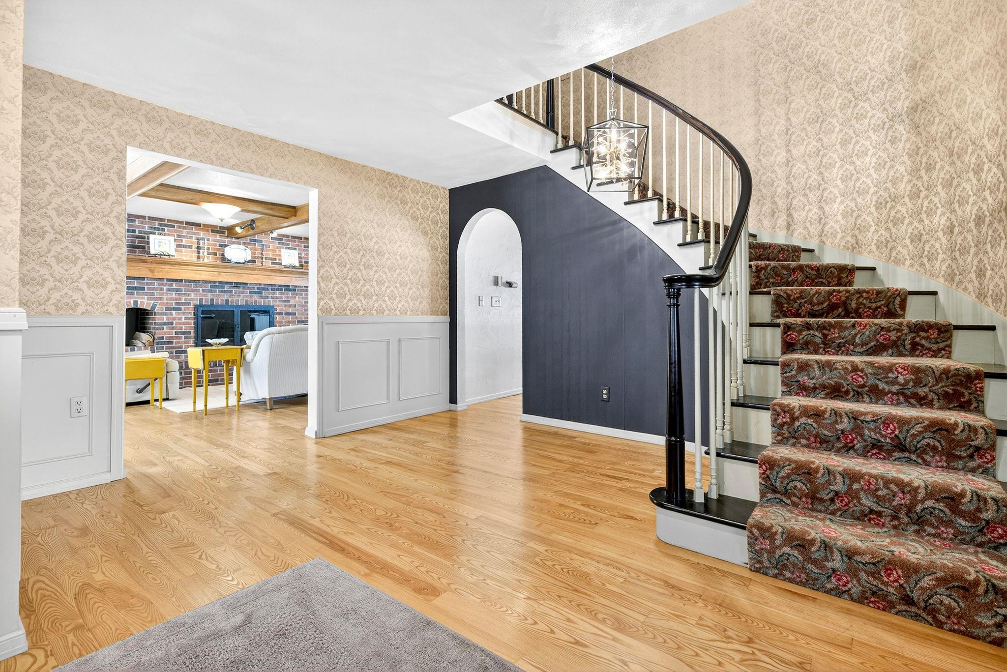 Hortonville, Wisconsin, 54944-9435, United States, 5 Bedrooms Bedrooms, ,4 BathroomsBathrooms,Residential,For Sale,1977478